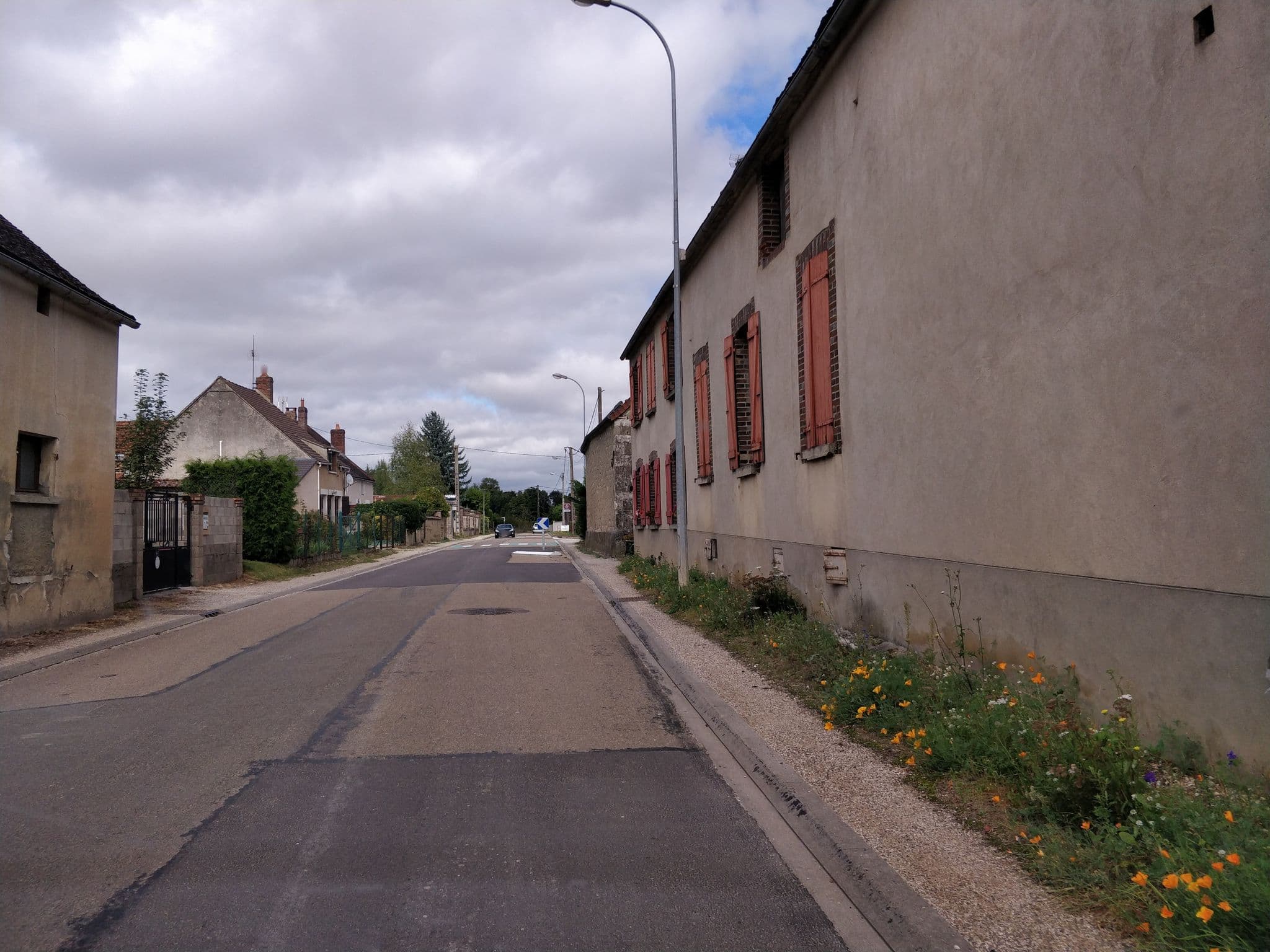 Street view near Debreuve René Marie-France, Saint-Florentin — © zouzou (CC BY-SA · Mapillary)