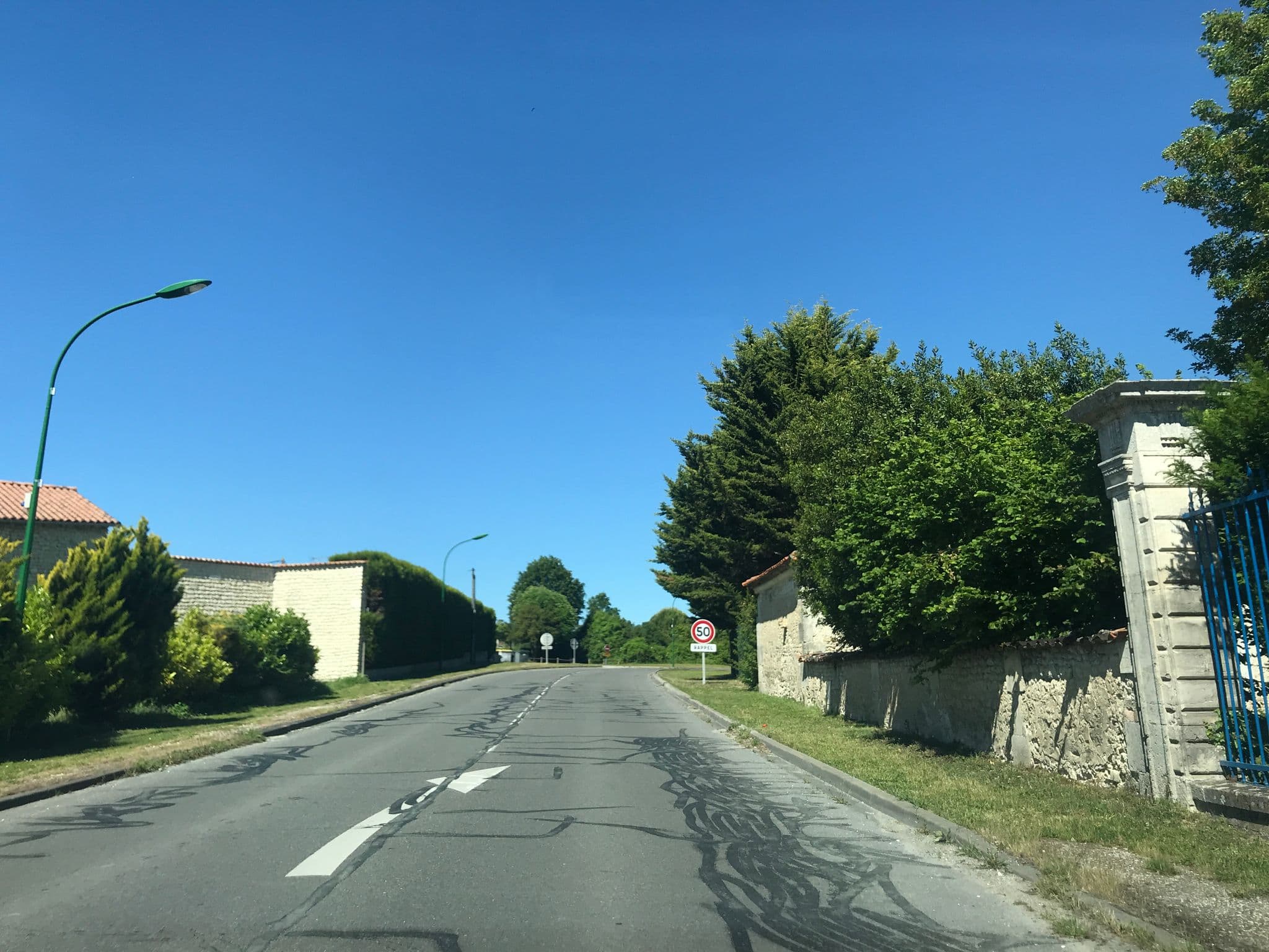 Street view near Domaine de la Ménarderie, Segonzac — © pgiraud (CC BY-SA · Mapillary)