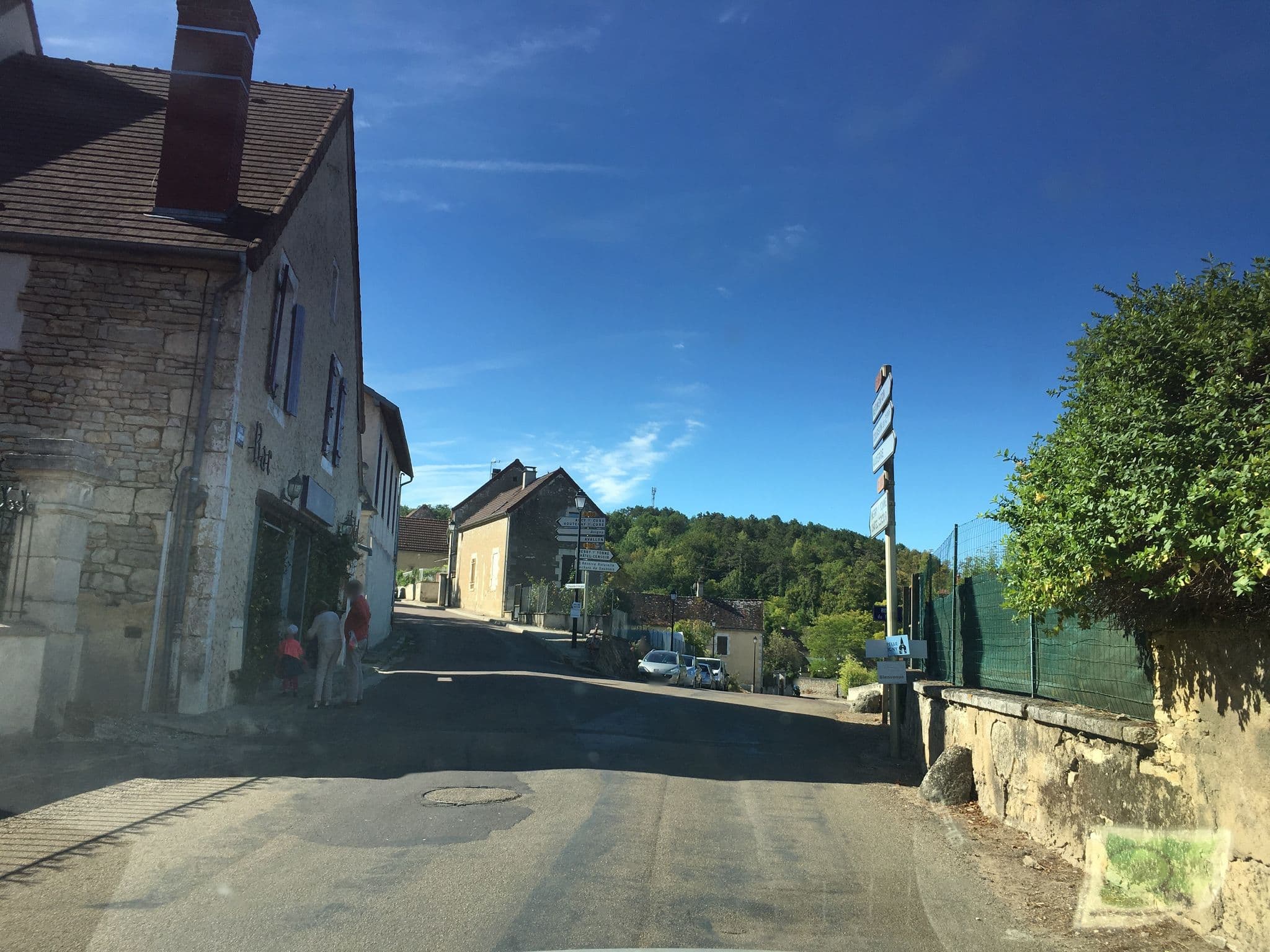 Street view near Les Coutas, Vermenton — © cquest (CC BY-SA · Mapillary)