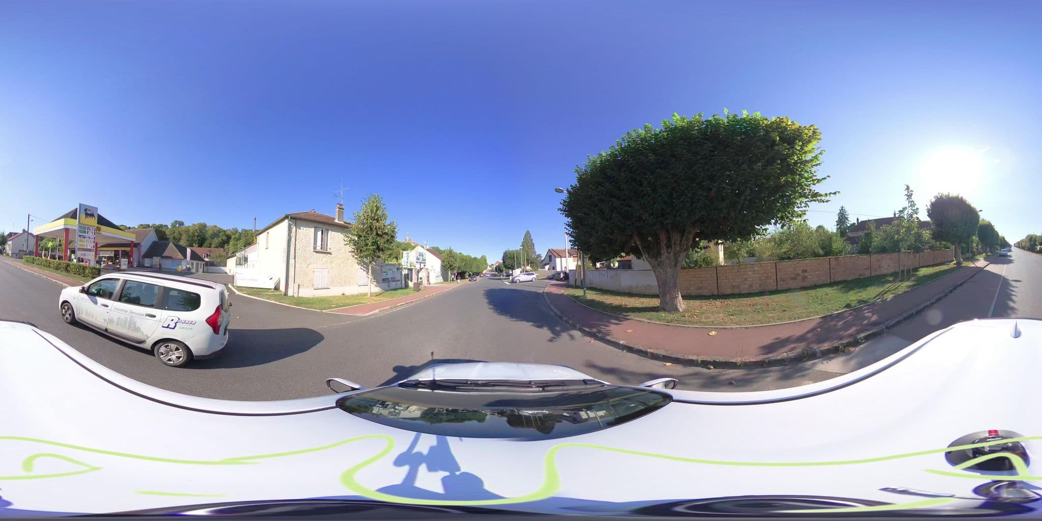 Street view near Le Clos Saint Jacques, Provins — © atchisson (CC BY-SA · Mapillary)