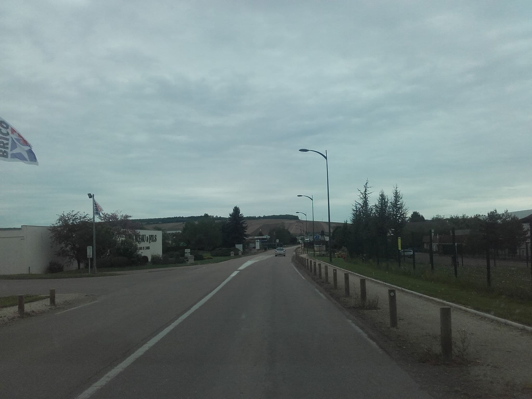 Street view near Les Lodges des Grands Crus, Chablis — © alexcorioze (CC BY-SA · Mapillary)