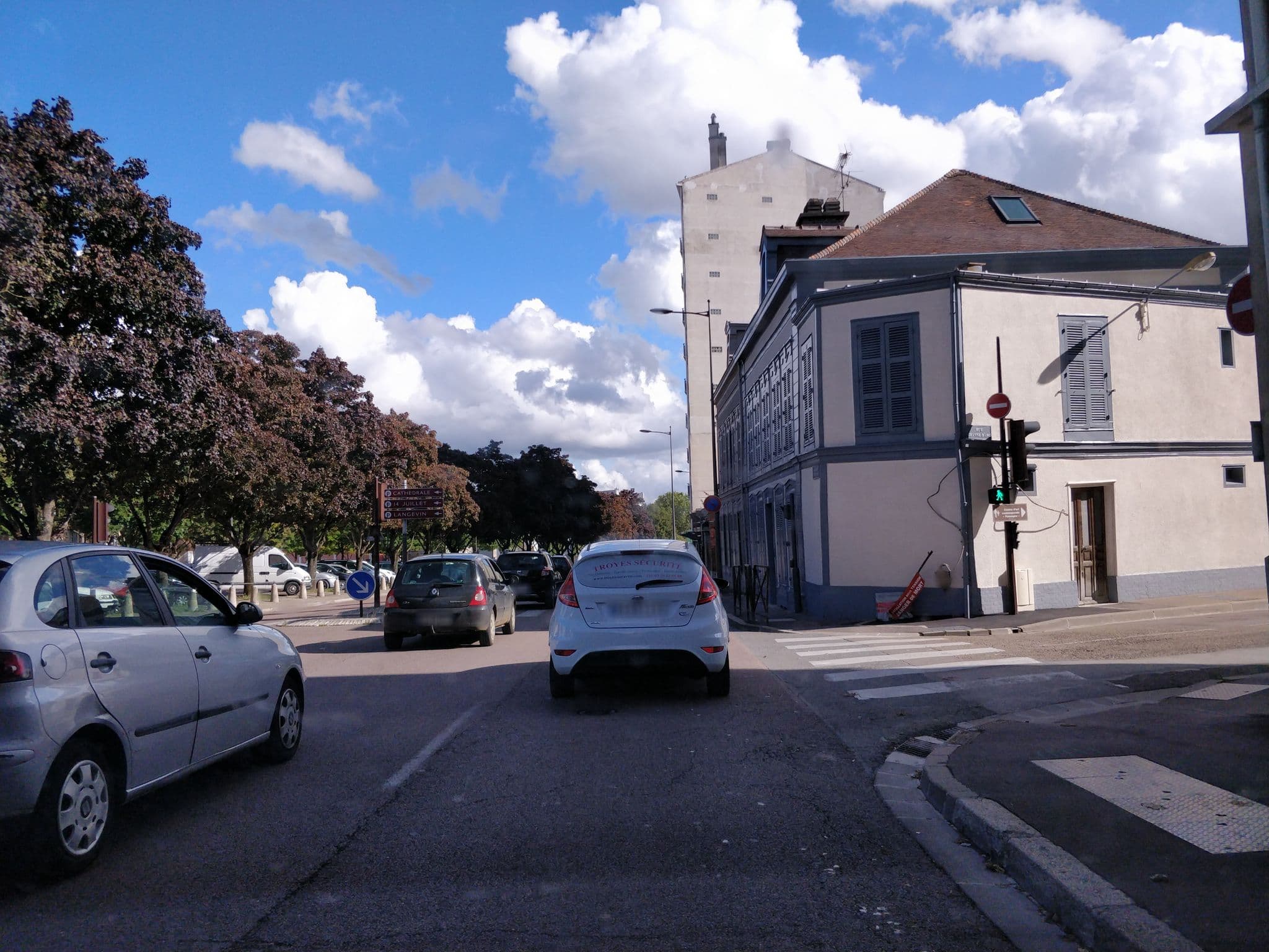 Street view near Gites de France Aube, Troyes — © zouzou (CC BY-SA · Mapillary)