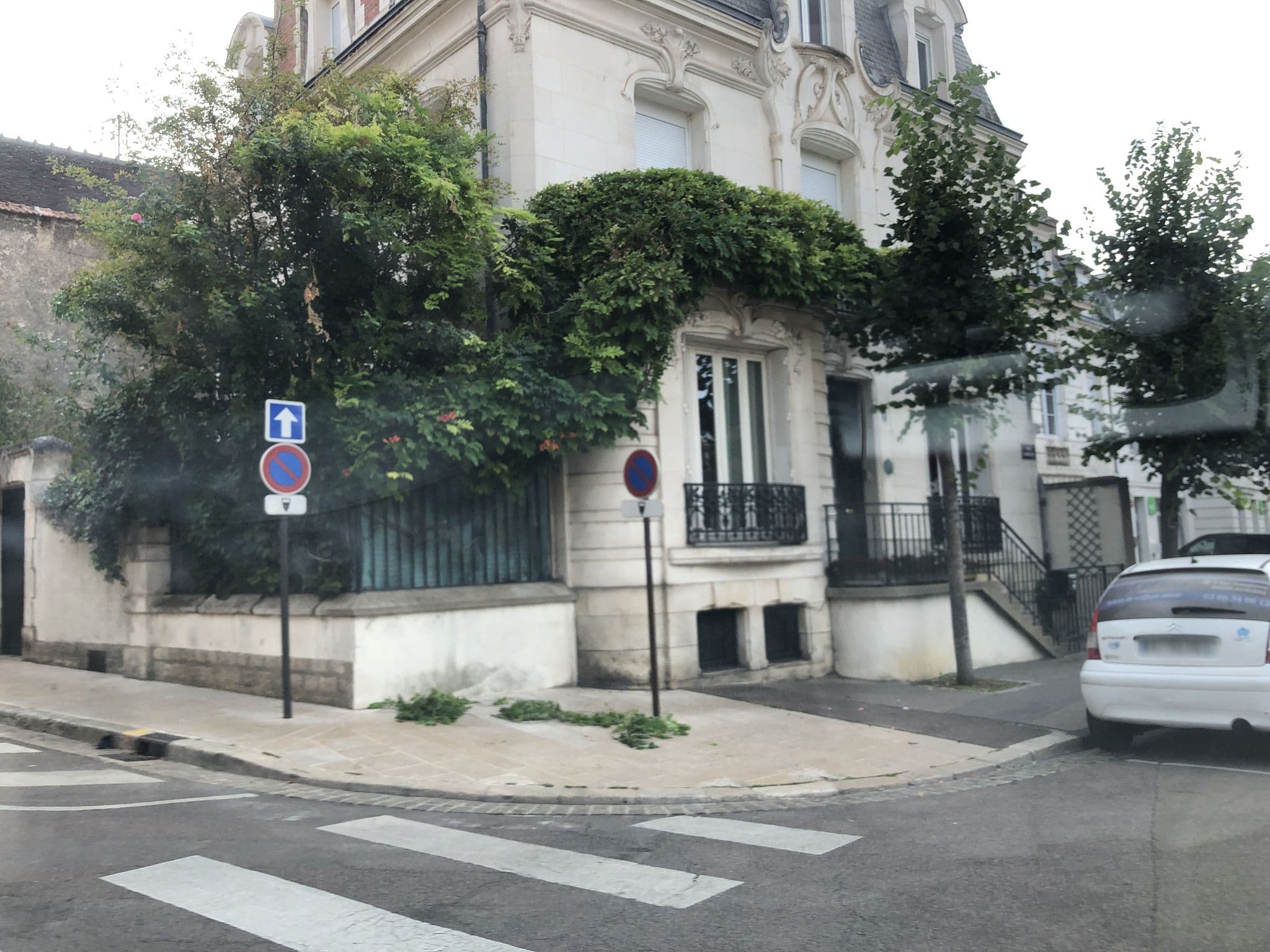 Street view near Chambres d'hôtes le Nid, Auxerre — © cquest (CC BY-SA · Mapillary)