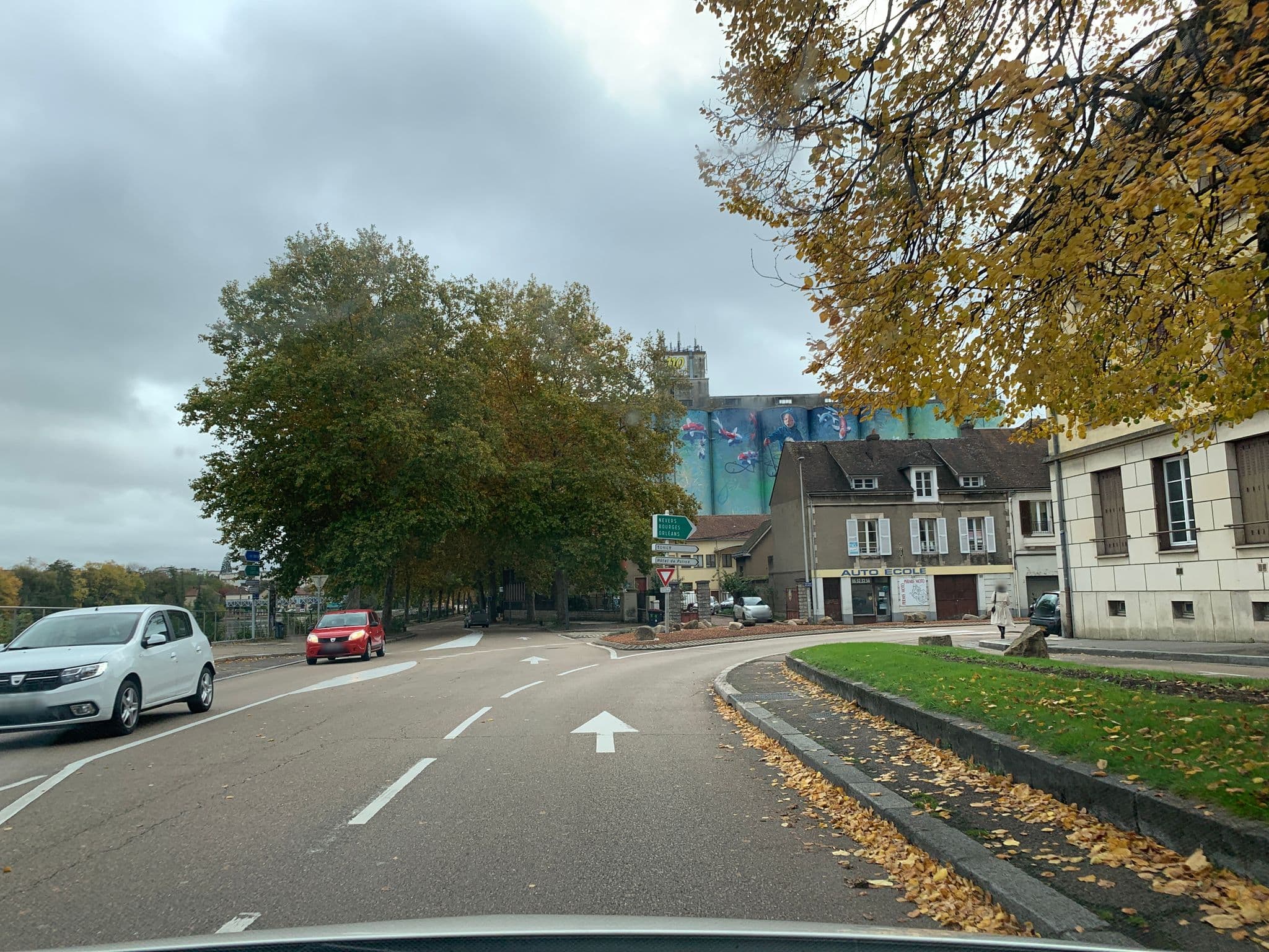 Street view near Confort et Modernité sur les Quais, Auxerre — © thepriben (CC BY-SA · Mapillary)