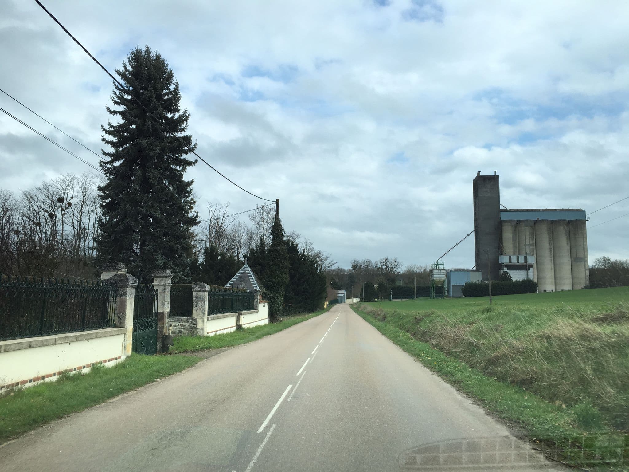 Street view near La Clef des Champs, Pourrain — © cquest (CC BY-SA · Mapillary)