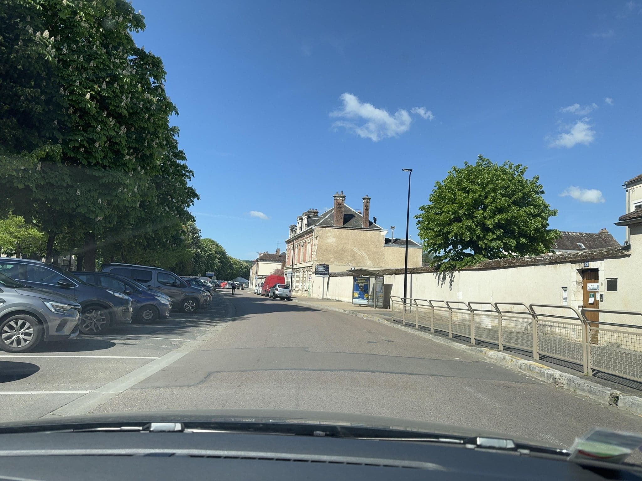 Street view near Federation des APAJH, Sens — © jerome92370 (CC BY-SA · Mapillary)