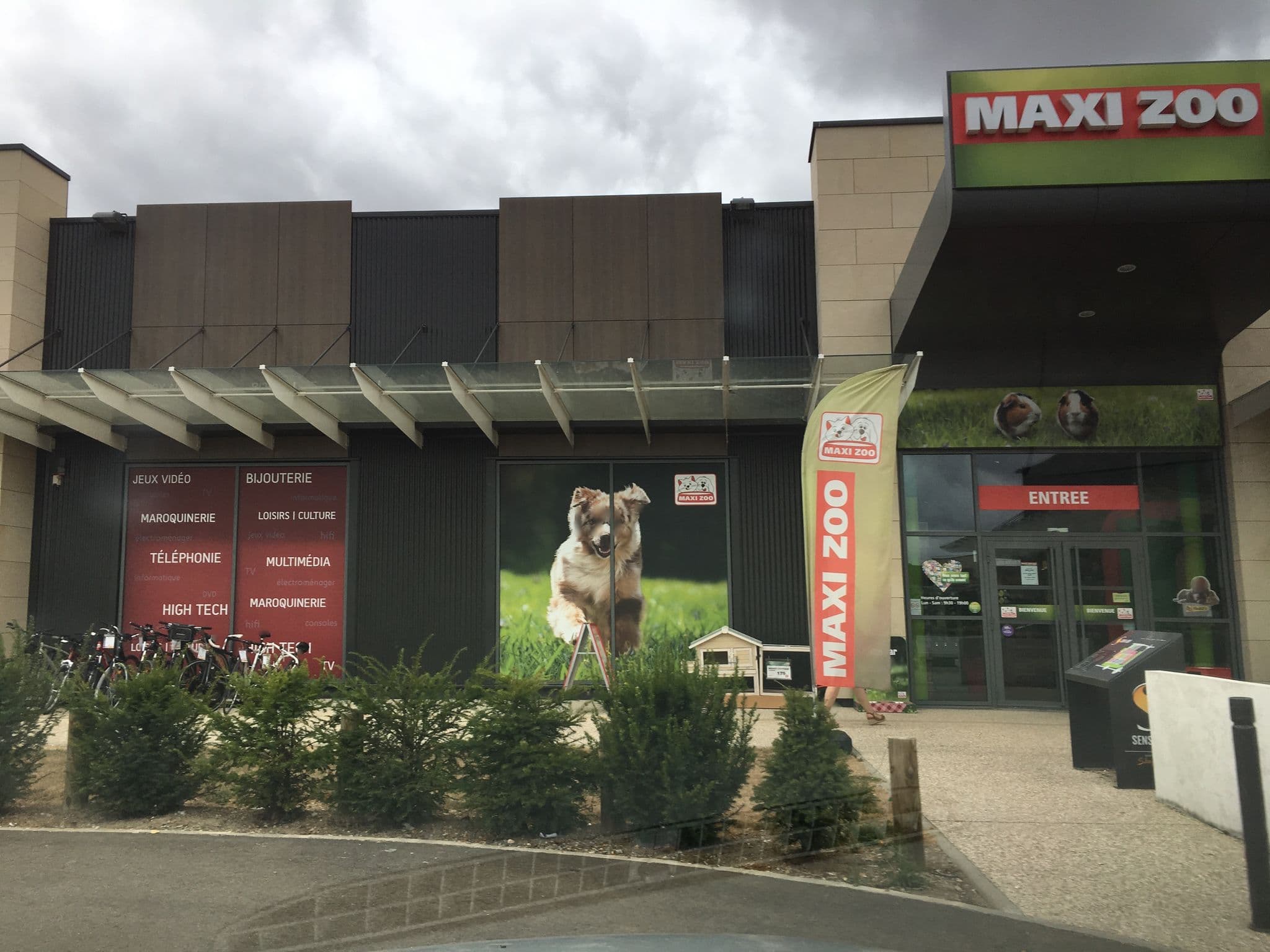 Street view near Pierimport Sens, Maillot — © cquest (CC BY-SA · Mapillary)