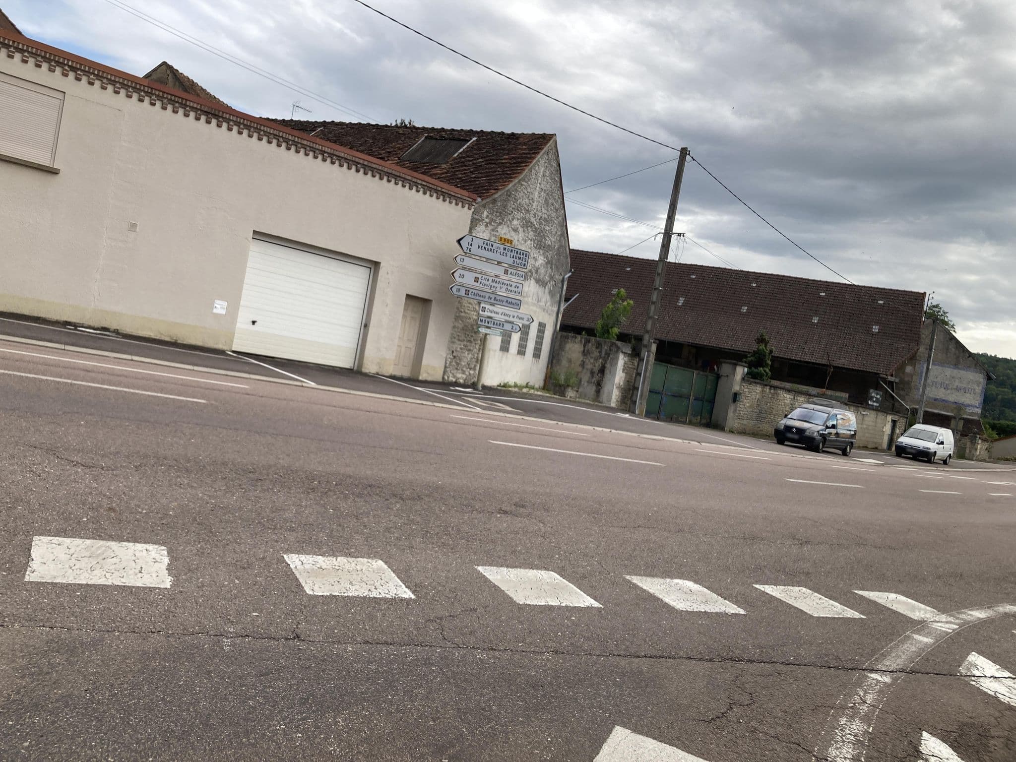 Street view near Le Marmagne, Montbard — © beat (CC BY-SA · Mapillary)