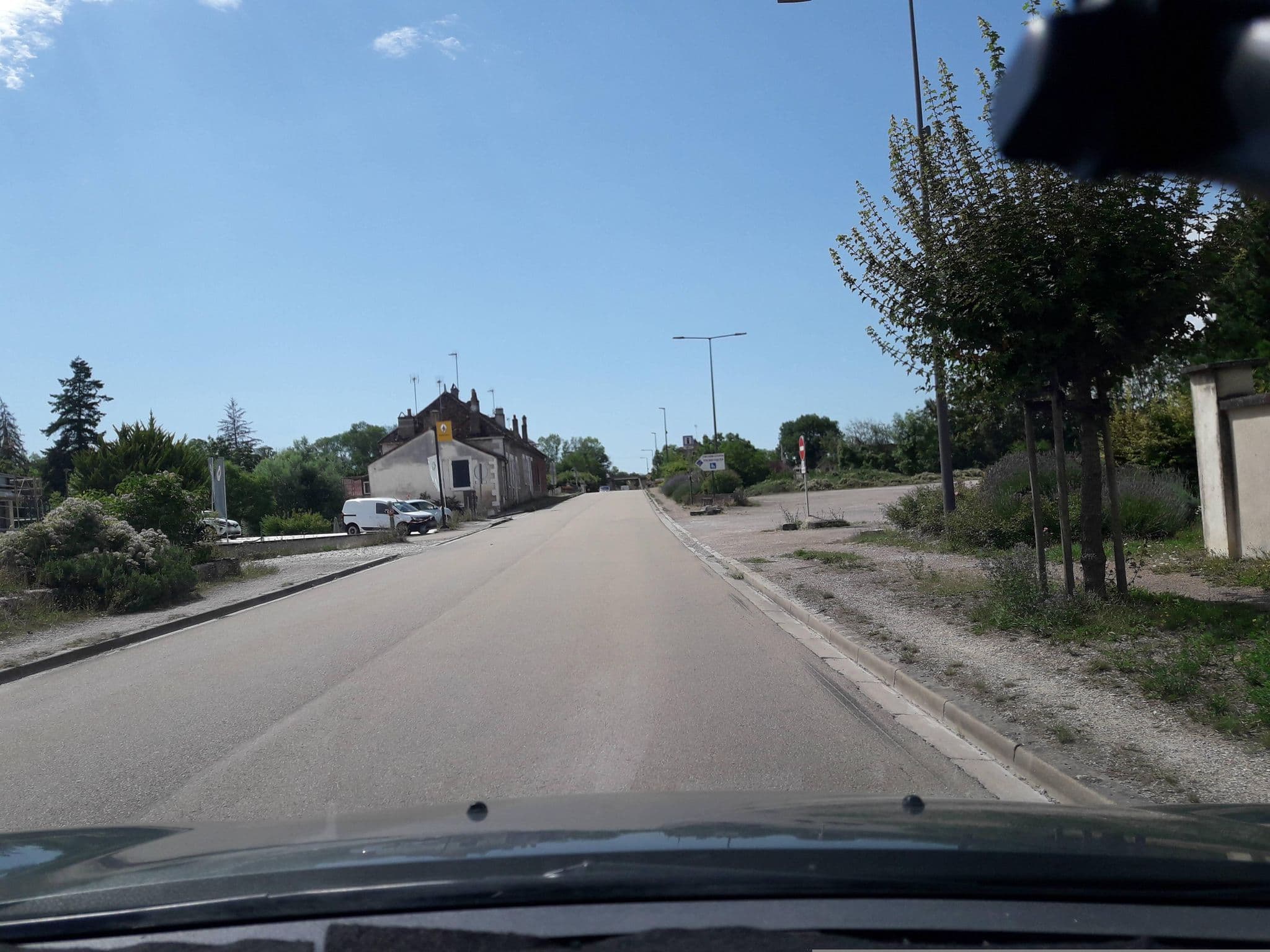 Street view near Les Lilas des Deux Ponts, Vermenton — © eric_s (CC BY-SA · Mapillary)