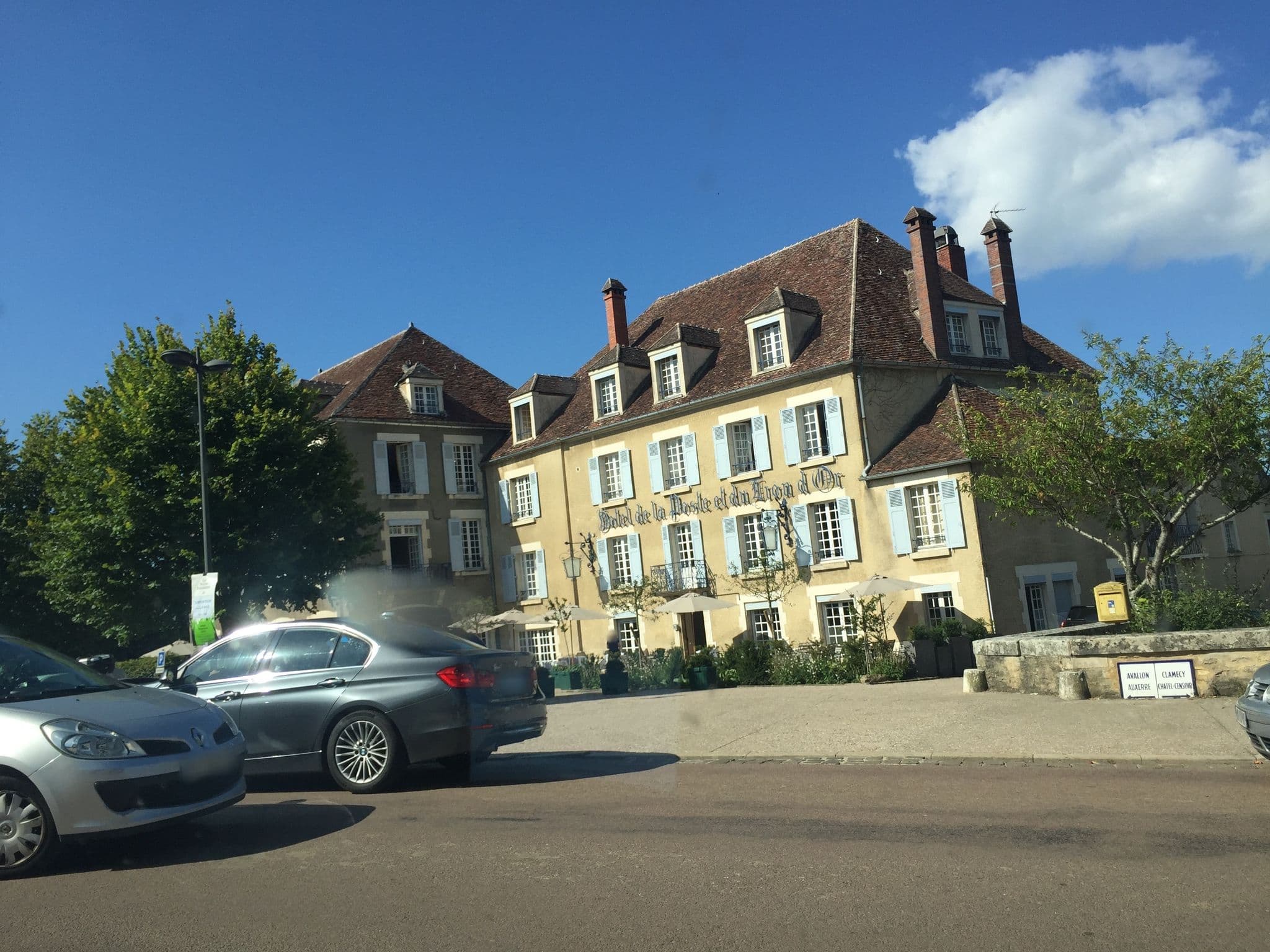Street view near Relais & Chateaux L'Esperance Marc Meneau, Avallon — © thepriben (CC BY-SA · Mapillary)