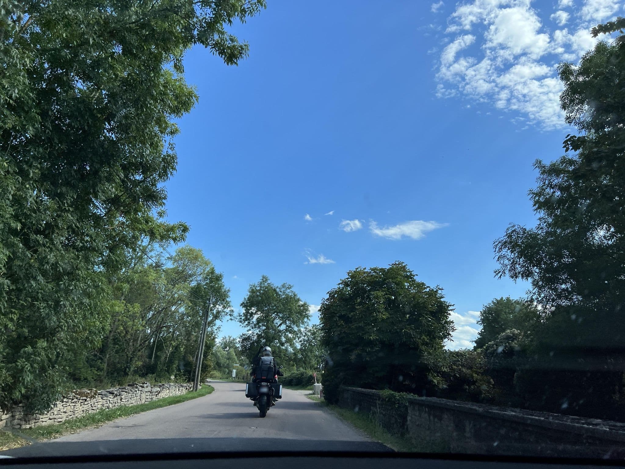 Street view near Hurlin François et Anne Marie, Chablis — © ottor (CC BY-SA · Mapillary)