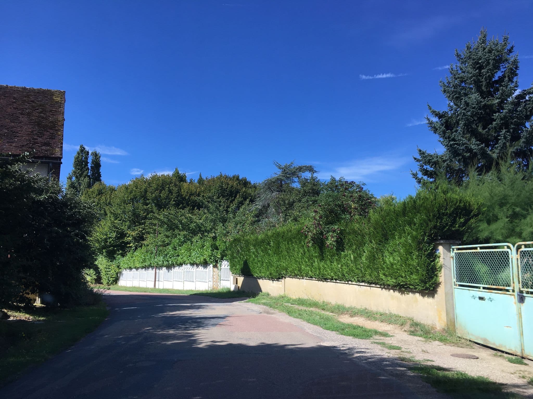 Street view near La Chartreuse, Fleury-la-Vallée — © cquest (CC BY-SA · Mapillary)