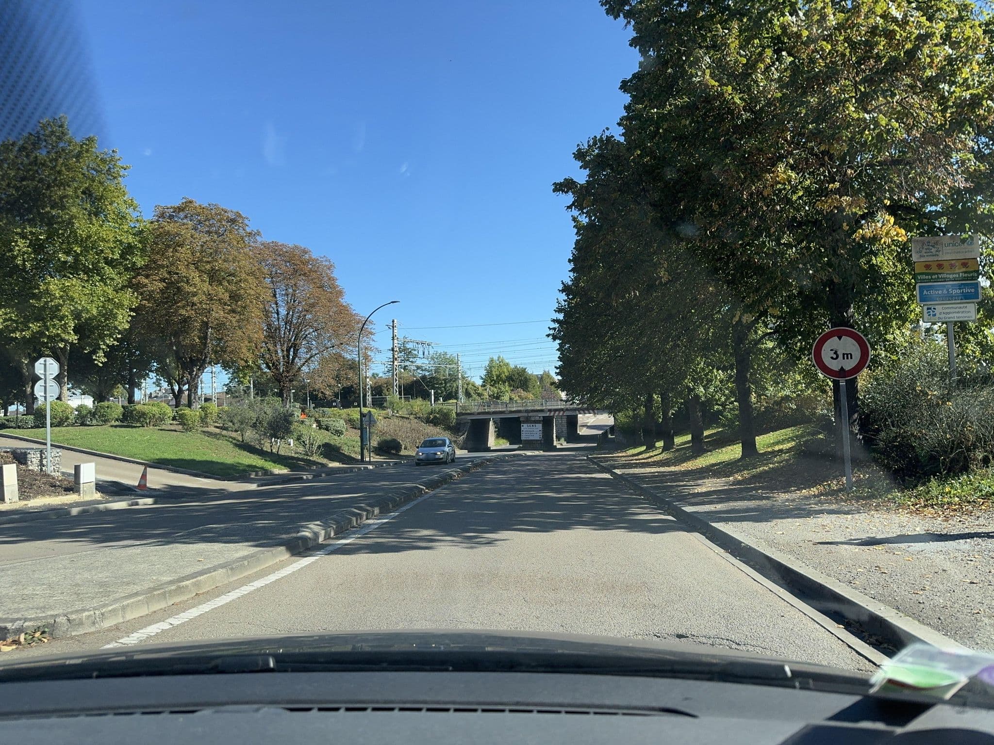 Street view near Le Relais, Sens — © jerome92370 (CC BY-SA · Mapillary)