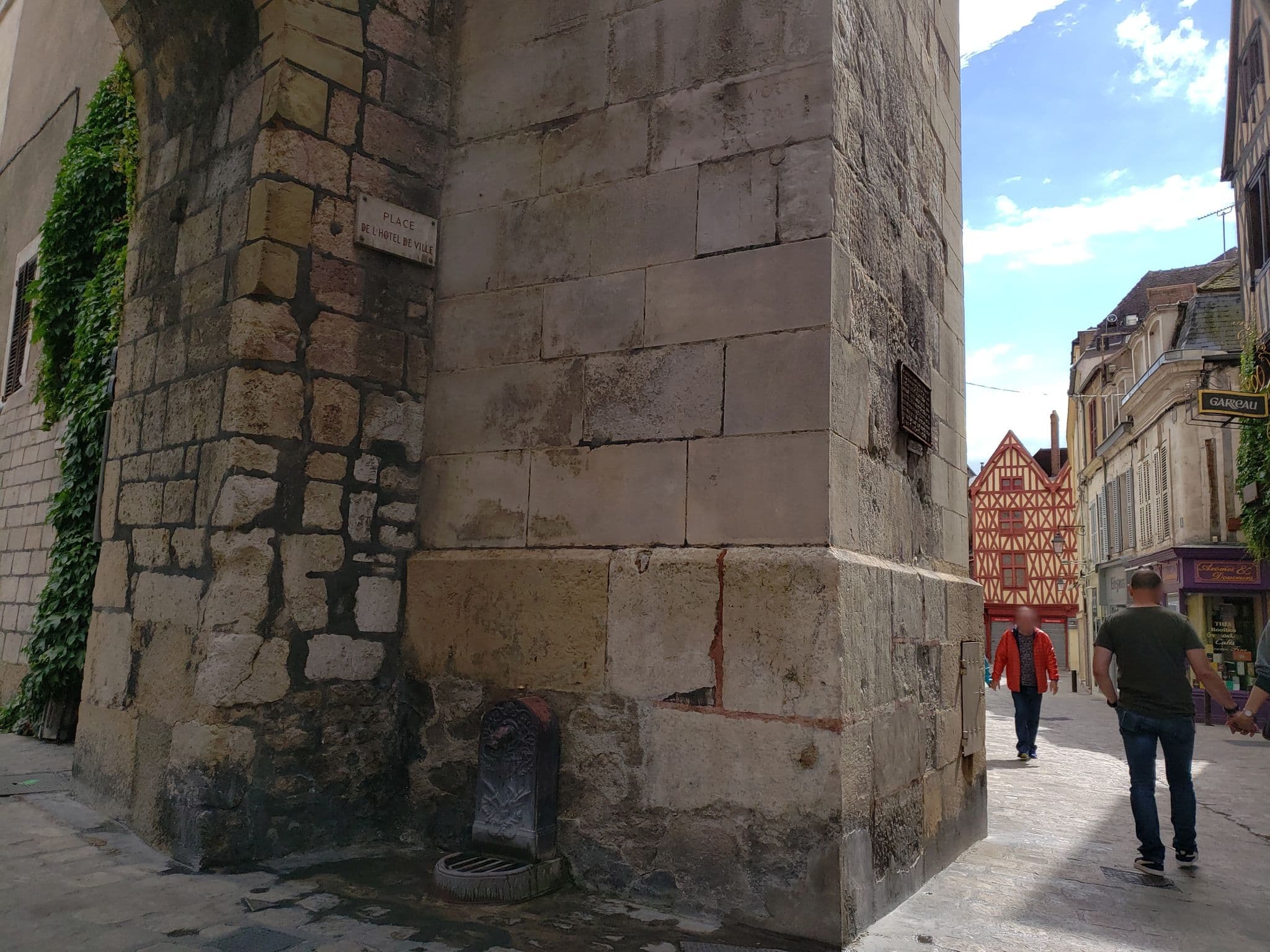 Street view near Selectour - Voyages et Nouveaux Horizons, Auxerre — © mapfool (CC BY-SA · Mapillary)