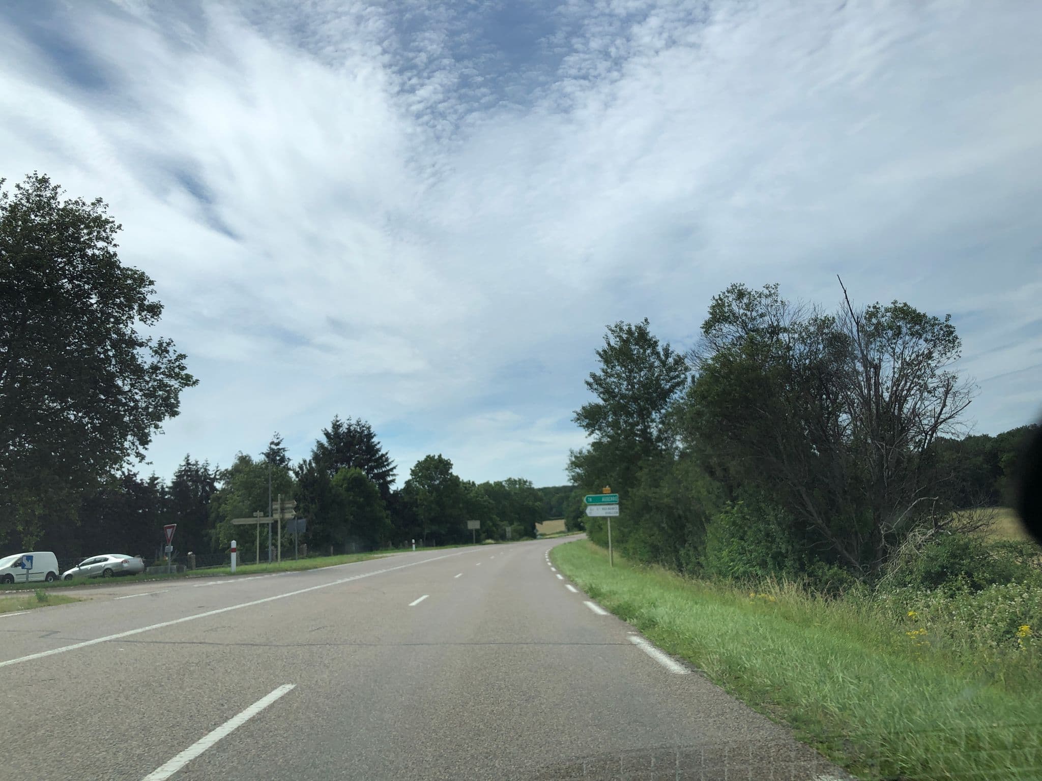 Street view near Auberge la Feuillouse, Avallon — © cquest (CC BY-SA · Mapillary)