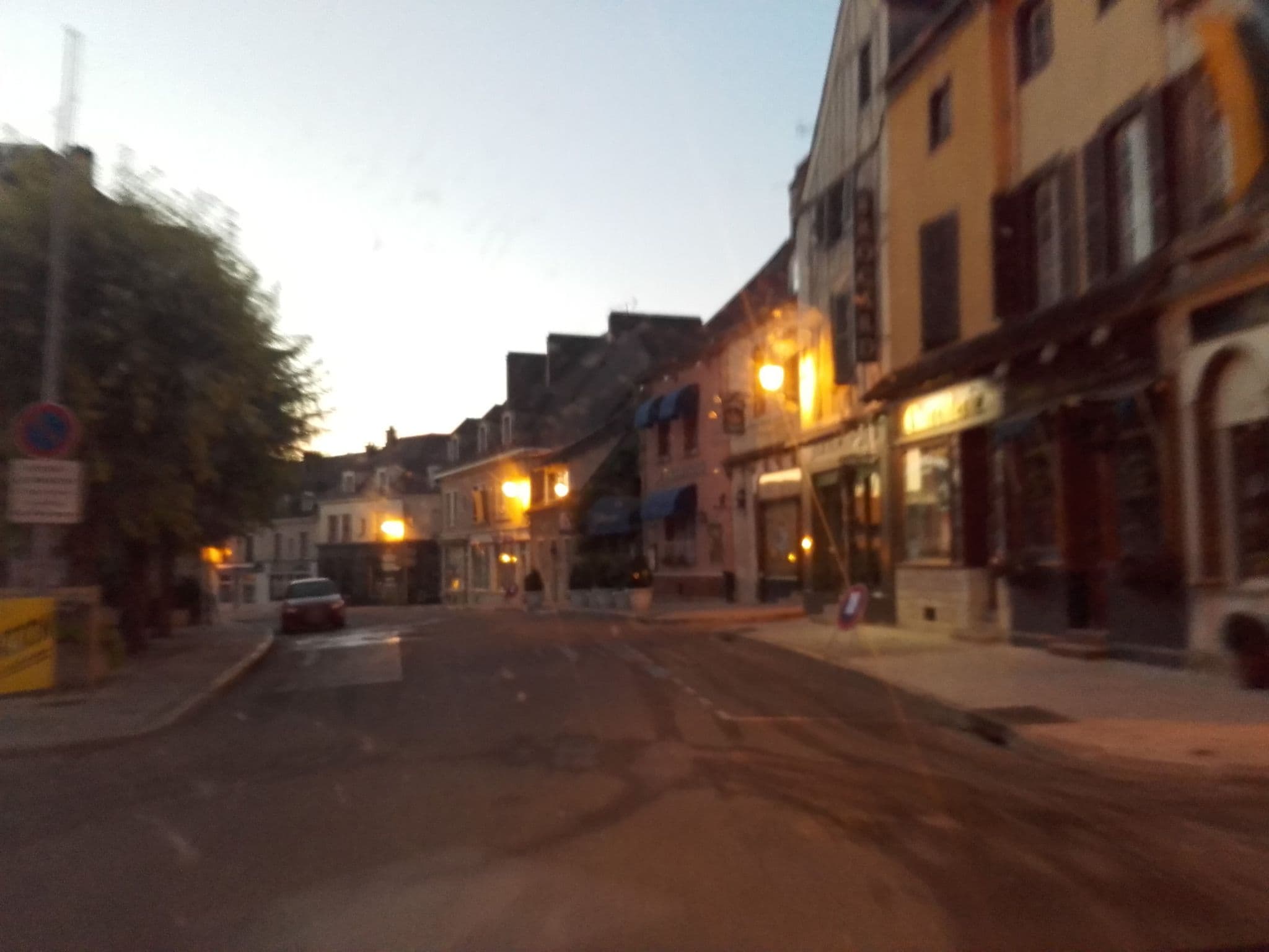 Street view near Les appartements de Chablis, Chablis — © alexcorioze (CC BY-SA · Mapillary)