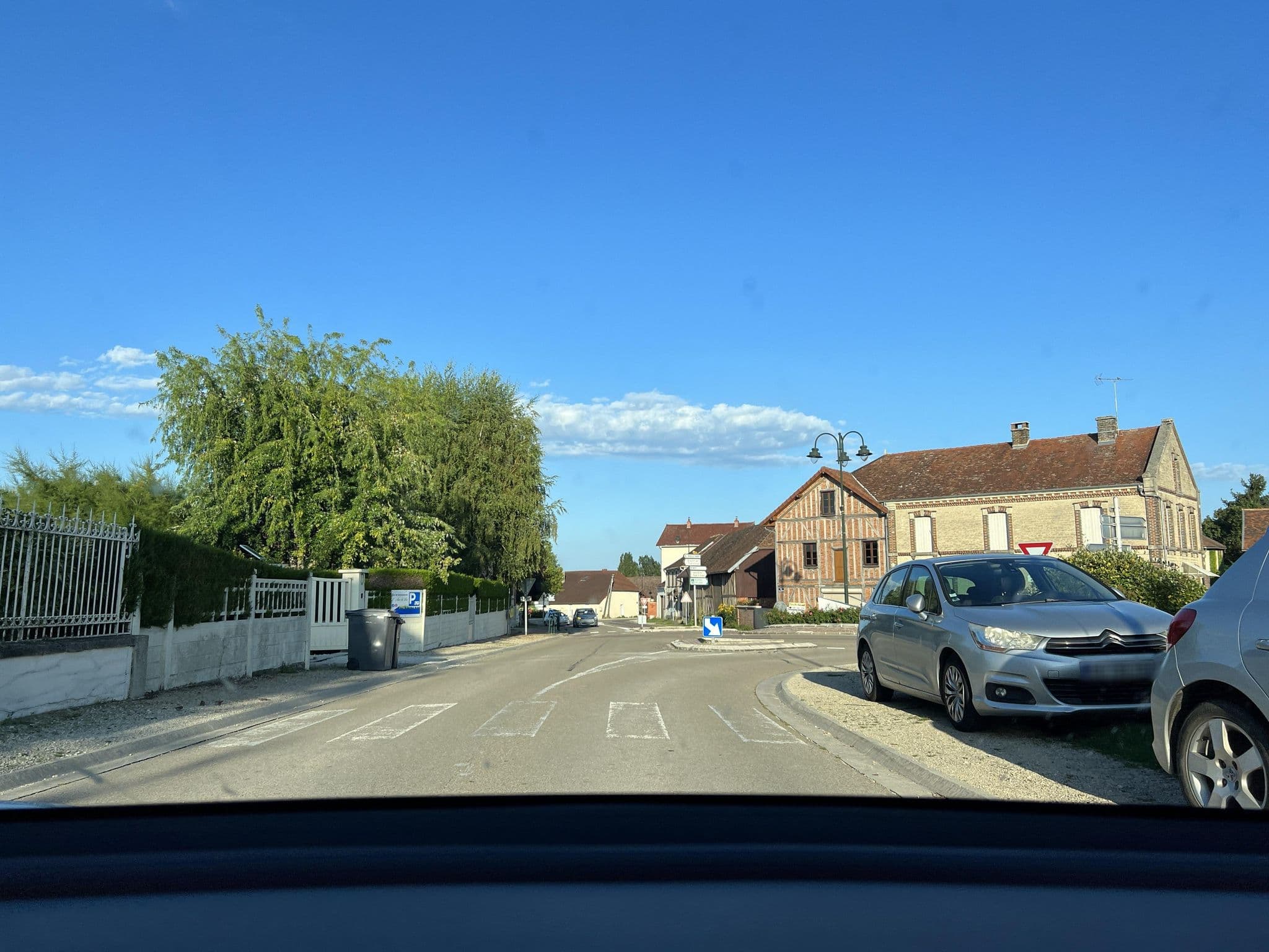 Street view near Aux Gîtes d'Orient à Géraudot, Piney — © ottor (CC BY-SA · Mapillary)
