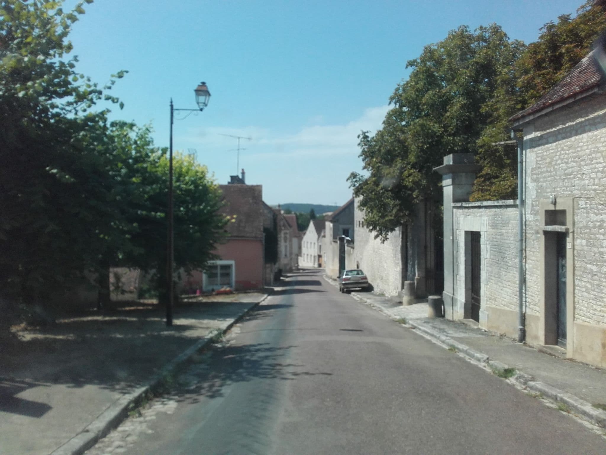 Street view near Guitte family, Chablis — © alexcorioze (CC BY-SA · Mapillary)