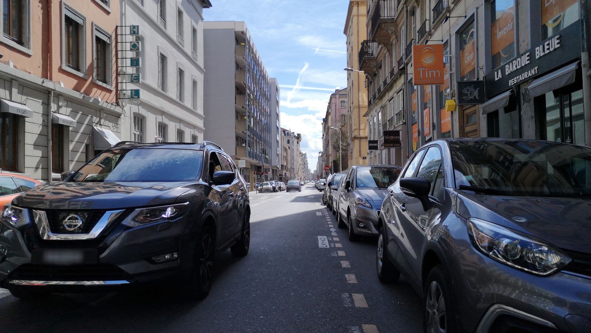 Street view near Hotel Au Patio Morand, Lyon 06 — © blueberry (CC BY-SA · Mapillary)