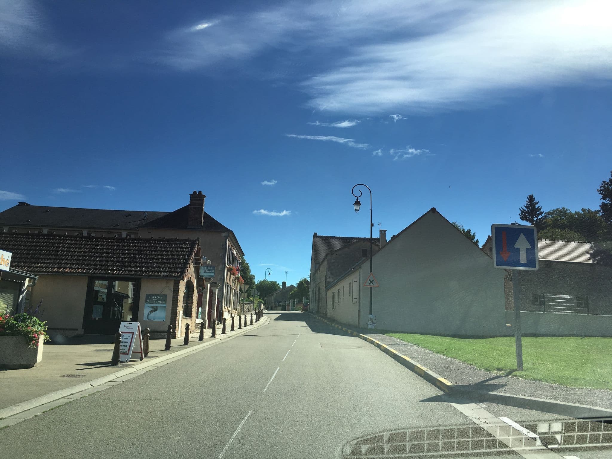 Street view near Les Tourterelles, Charbuy — © cquest (CC BY-SA · Mapillary)