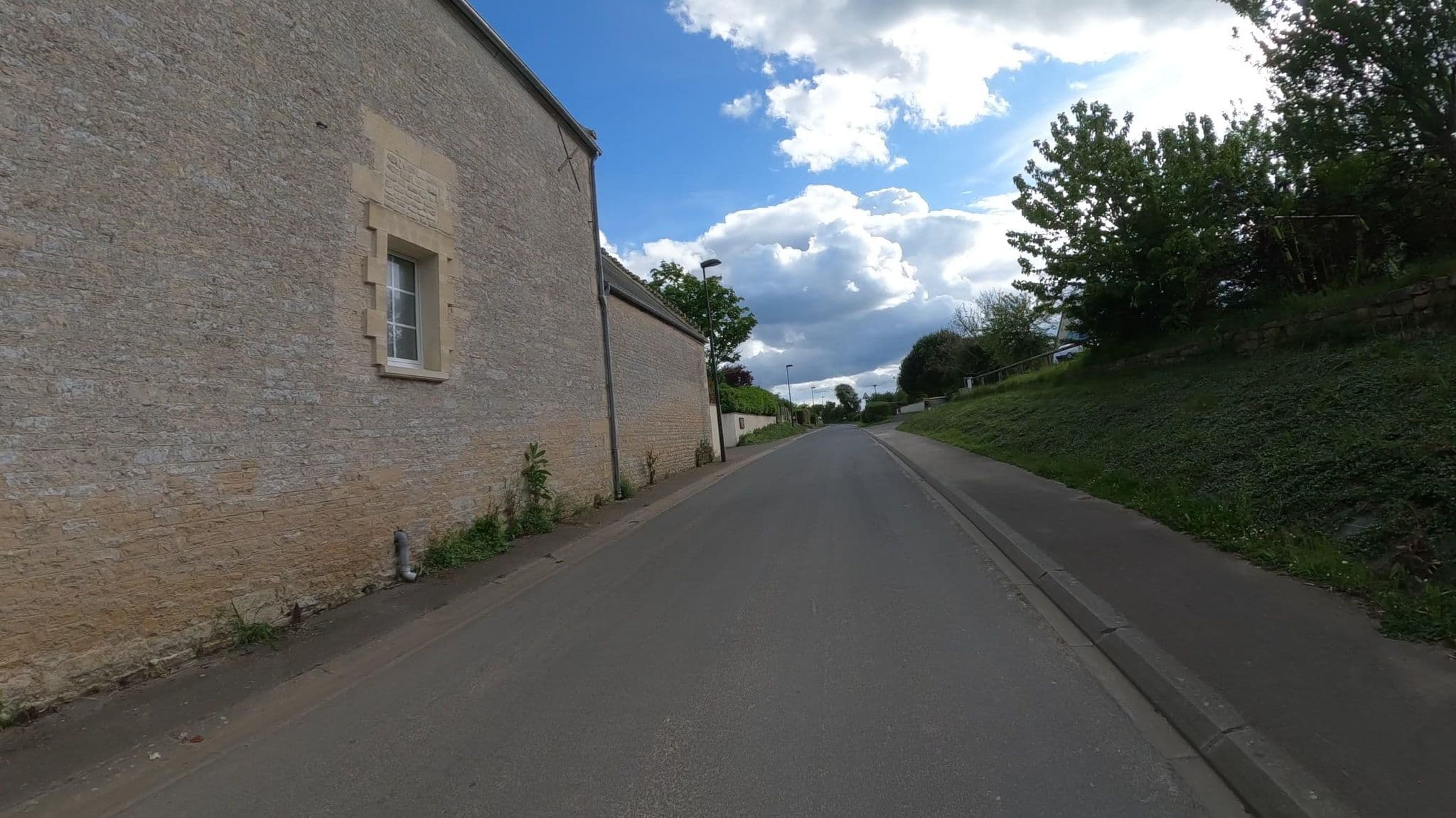 Street view near Chambre de l'Iris, Ver-sur-Mer — © Nzau (CC BY-SA · Mapillary)