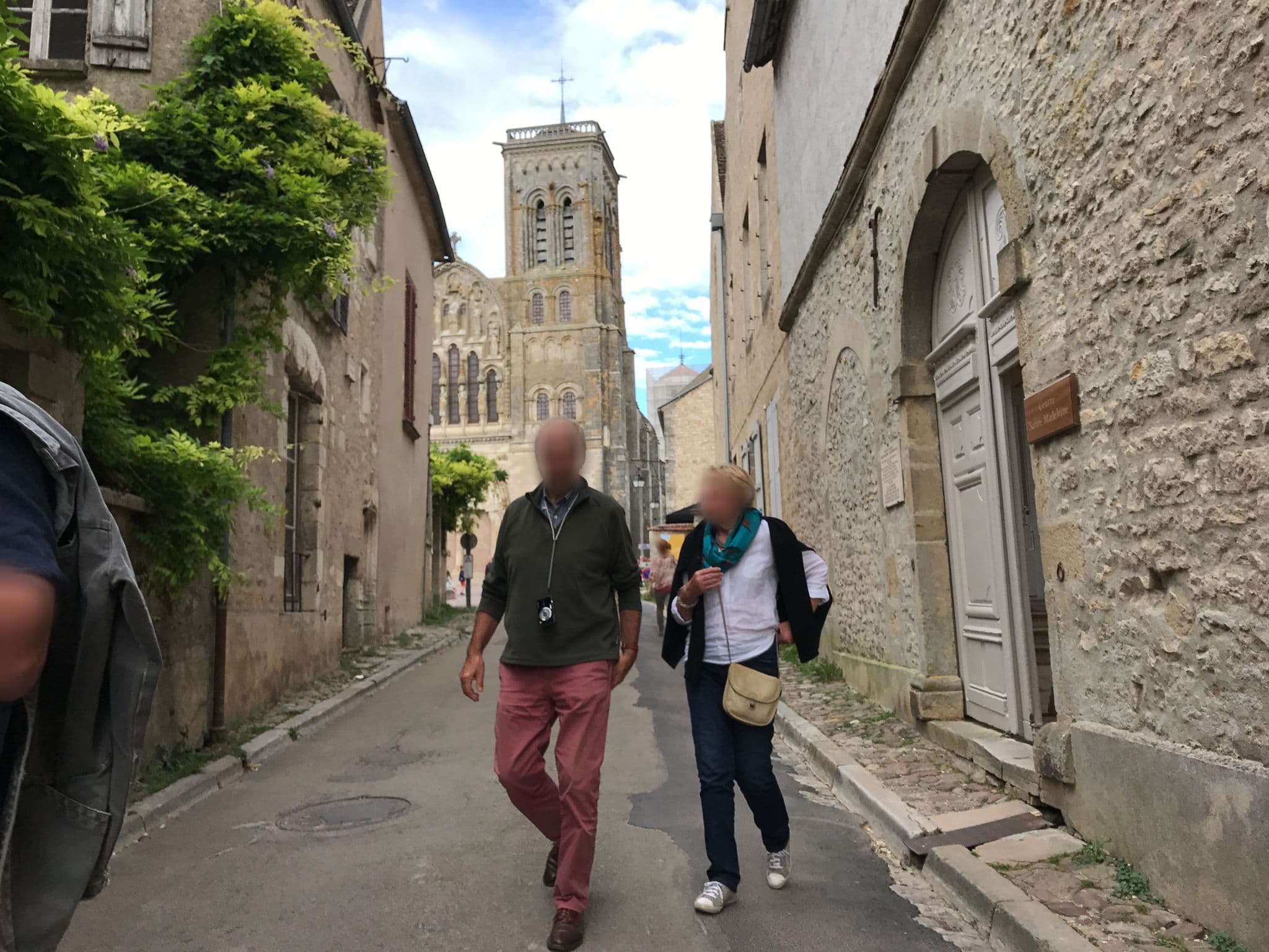 Street view near Maisons d'Accueil Vezelay, Avallon — © thepriben (CC BY-SA · Mapillary)