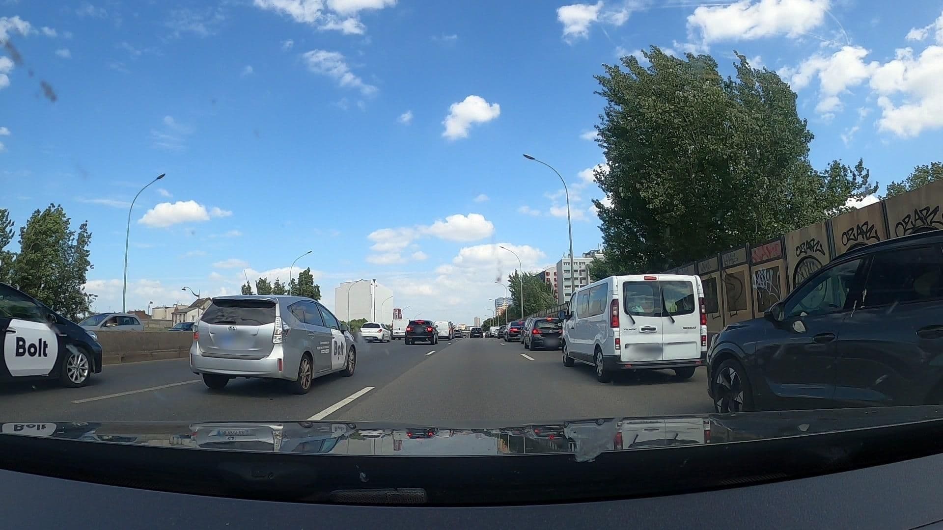 Street view near Trianon, Saint-Ouen — © uwekoch (CC BY-SA · Mapillary)