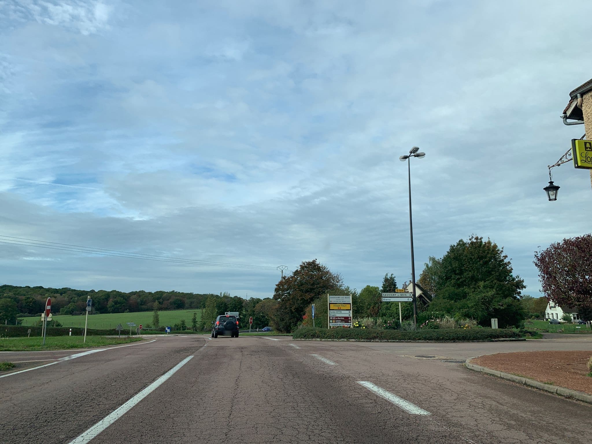 Street view near Logis le Relais Fleuri, Avallon — © thepriben (CC BY-SA · Mapillary)