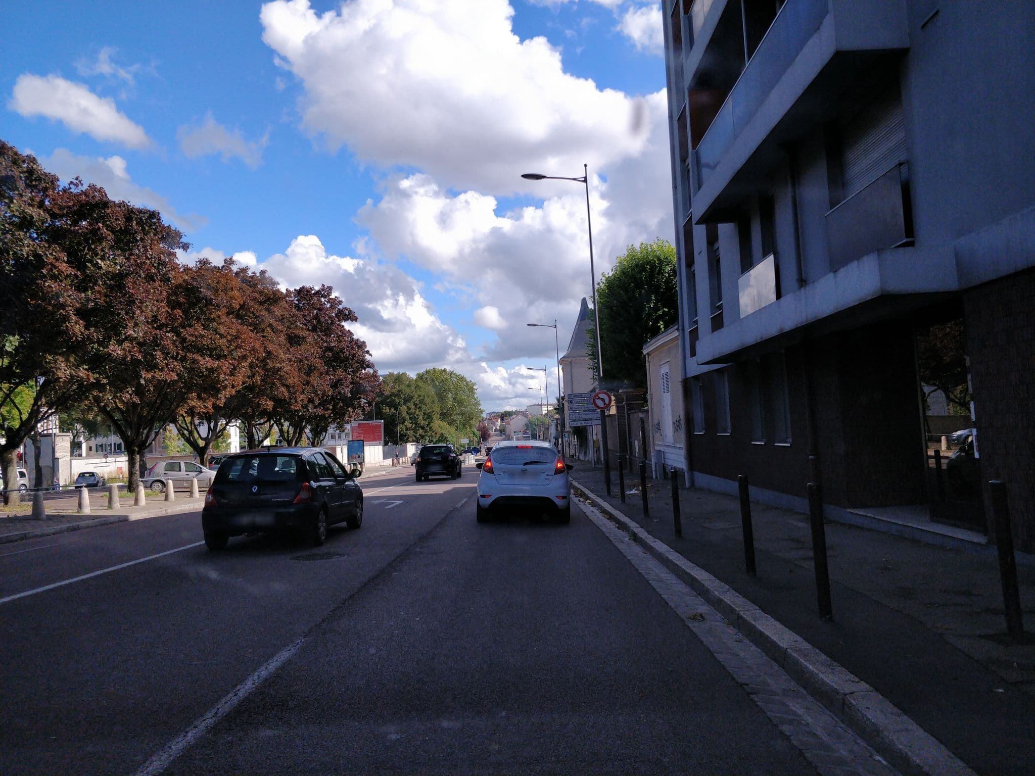 Street view near Contact Hôtel, Troyes — © zouzou (CC BY-SA · Mapillary)