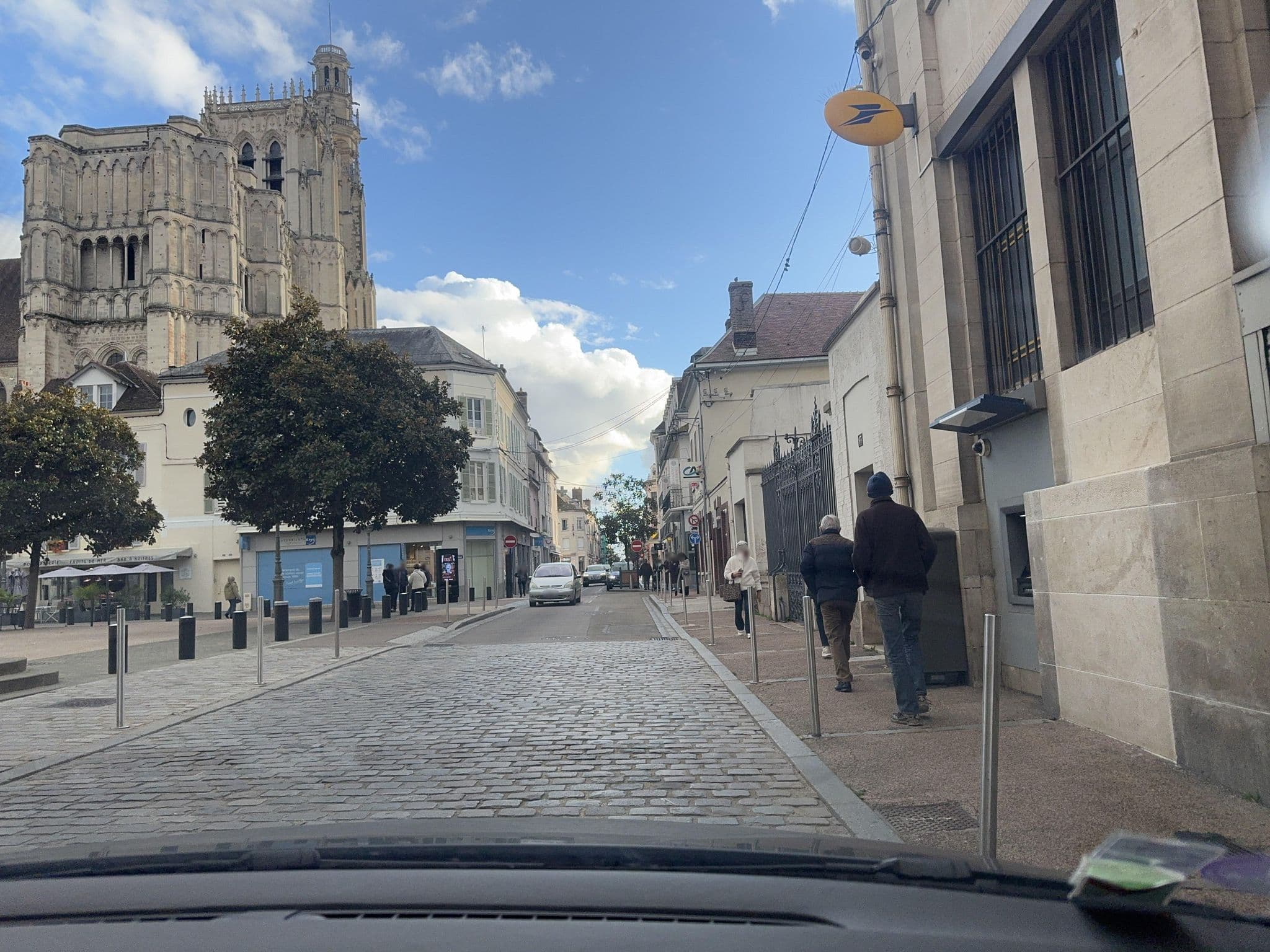 Street view near Hôtel de Paris et de la Poste, Sens — © jerome92370 (CC BY-SA · Mapillary)