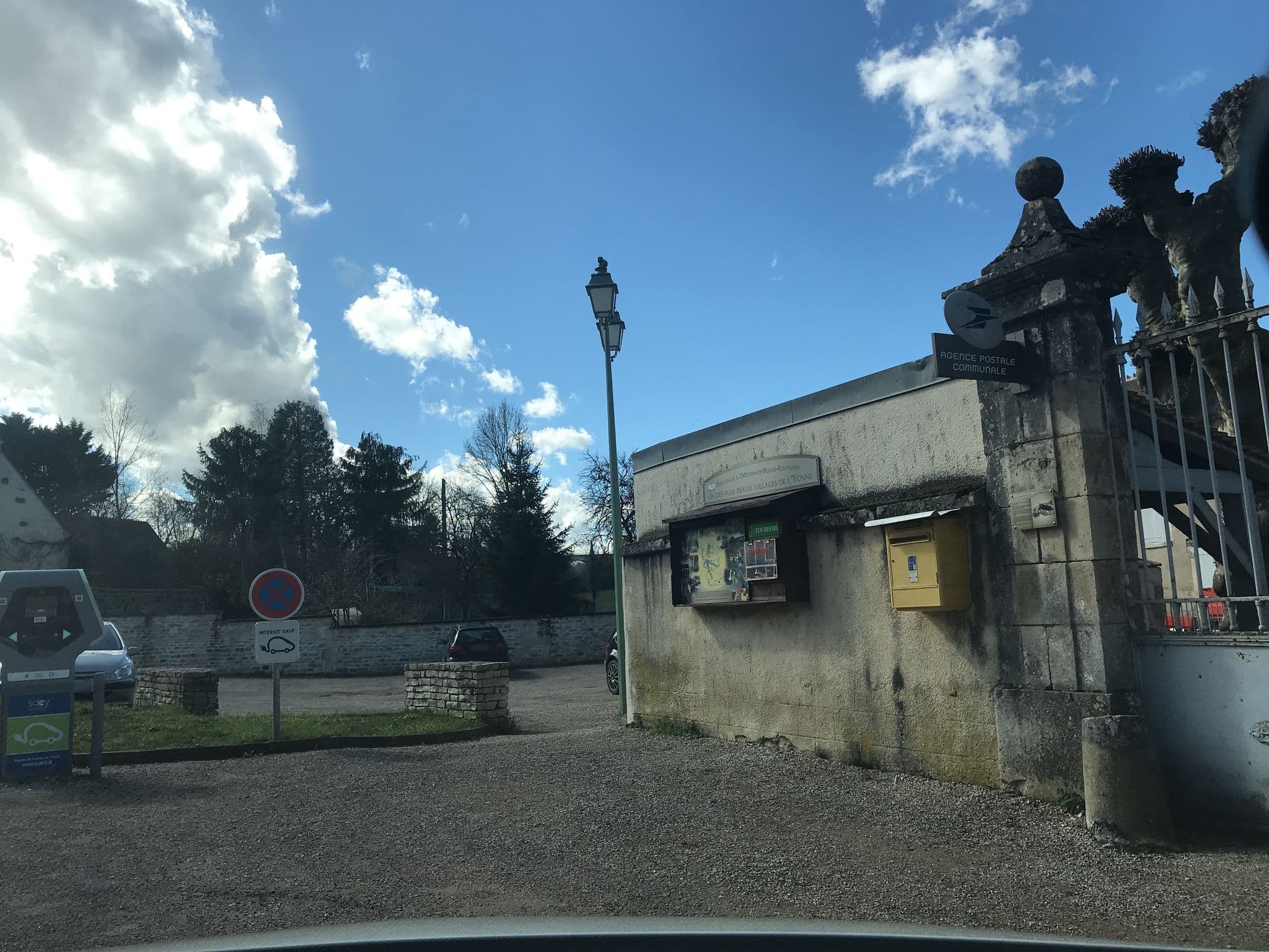 Street view near Le Domaine du Bouloy, Clamecy — © thepriben (CC BY-SA · Mapillary)