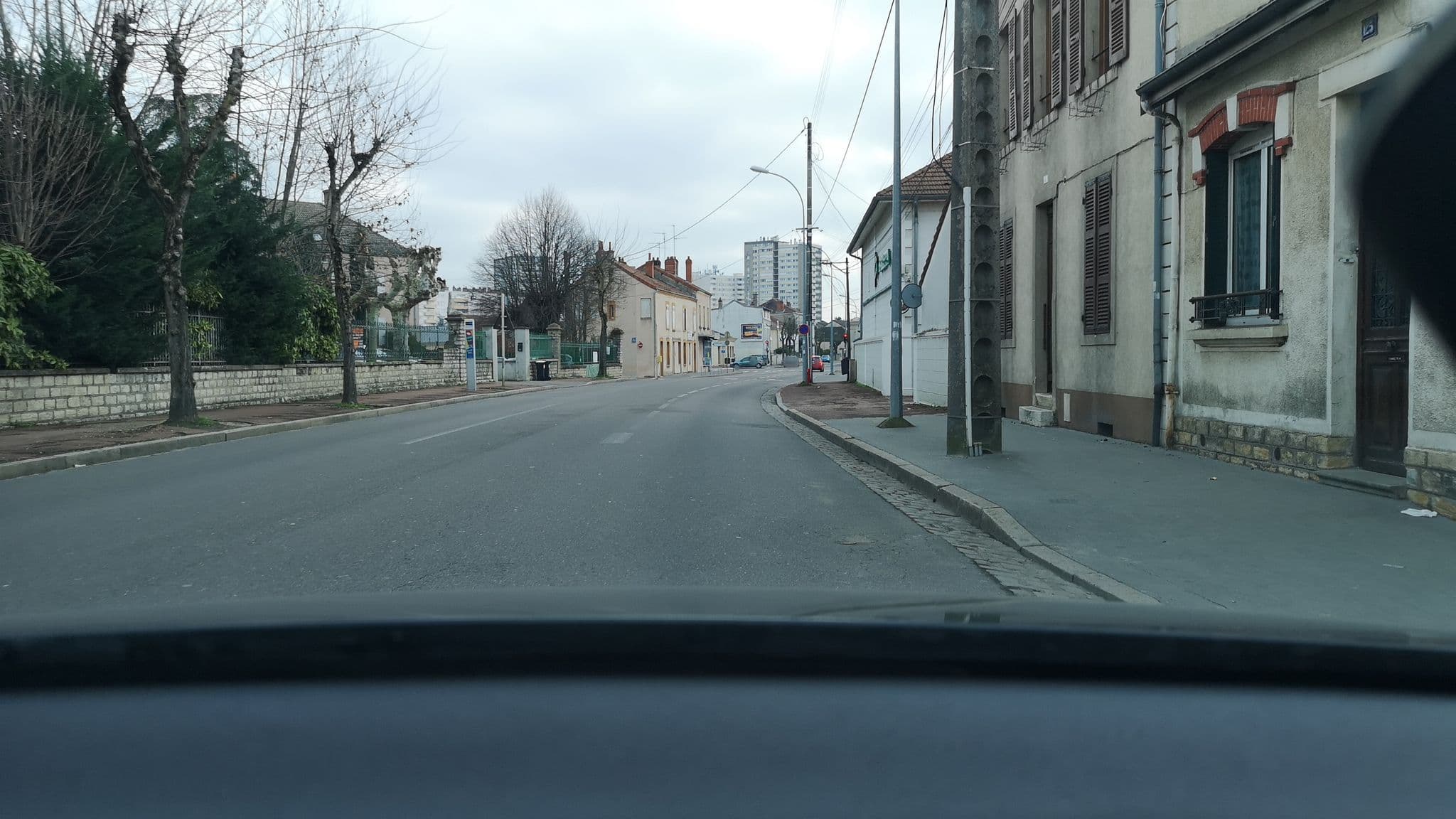 Street view near Enfants Terribles, Chalon-sur-Saône — © globeur (CC BY-SA · Mapillary)