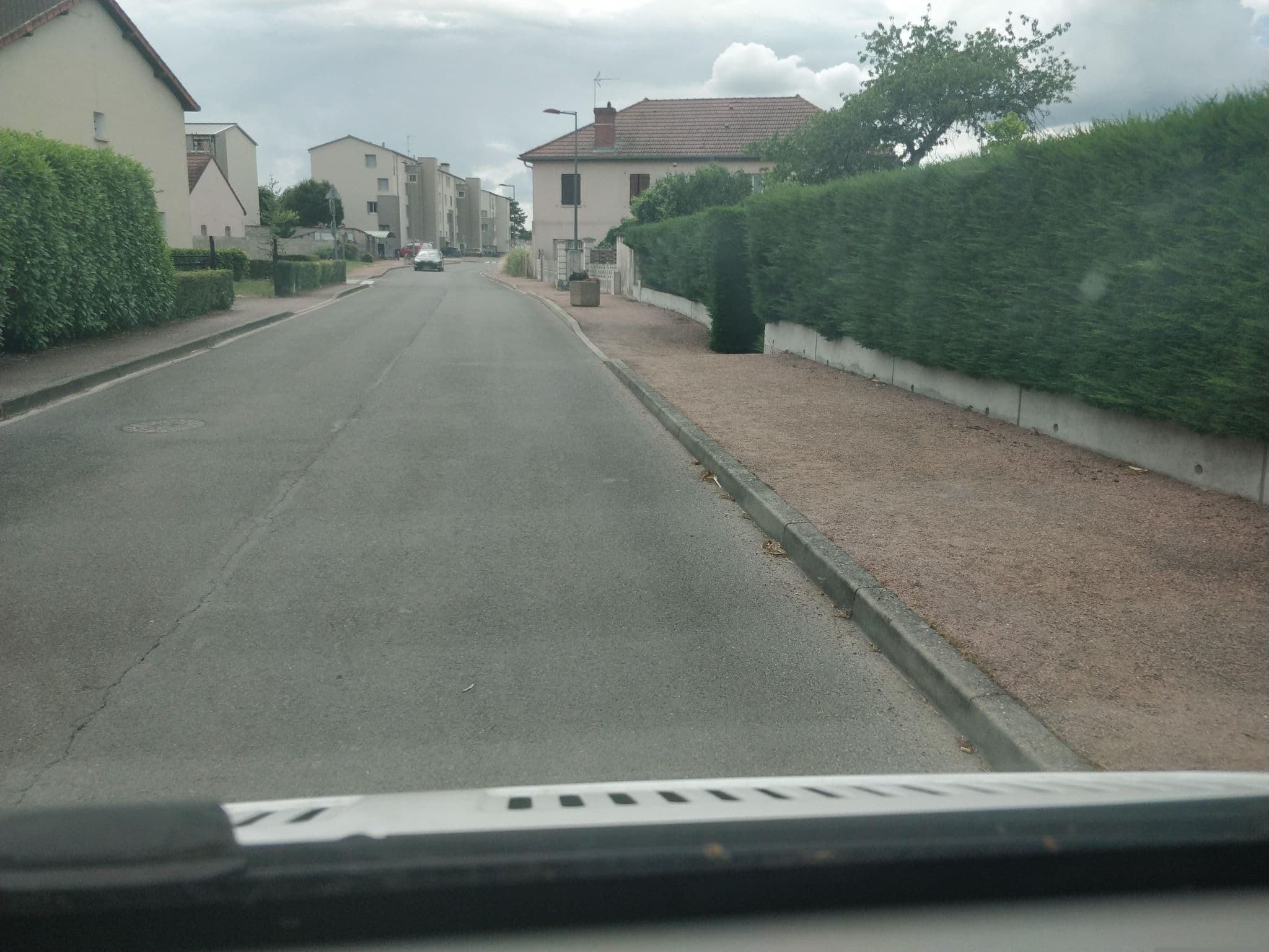 Street view near Au Bon Vivre, Saint-Rémy — © raymond (CC BY-SA · Mapillary)