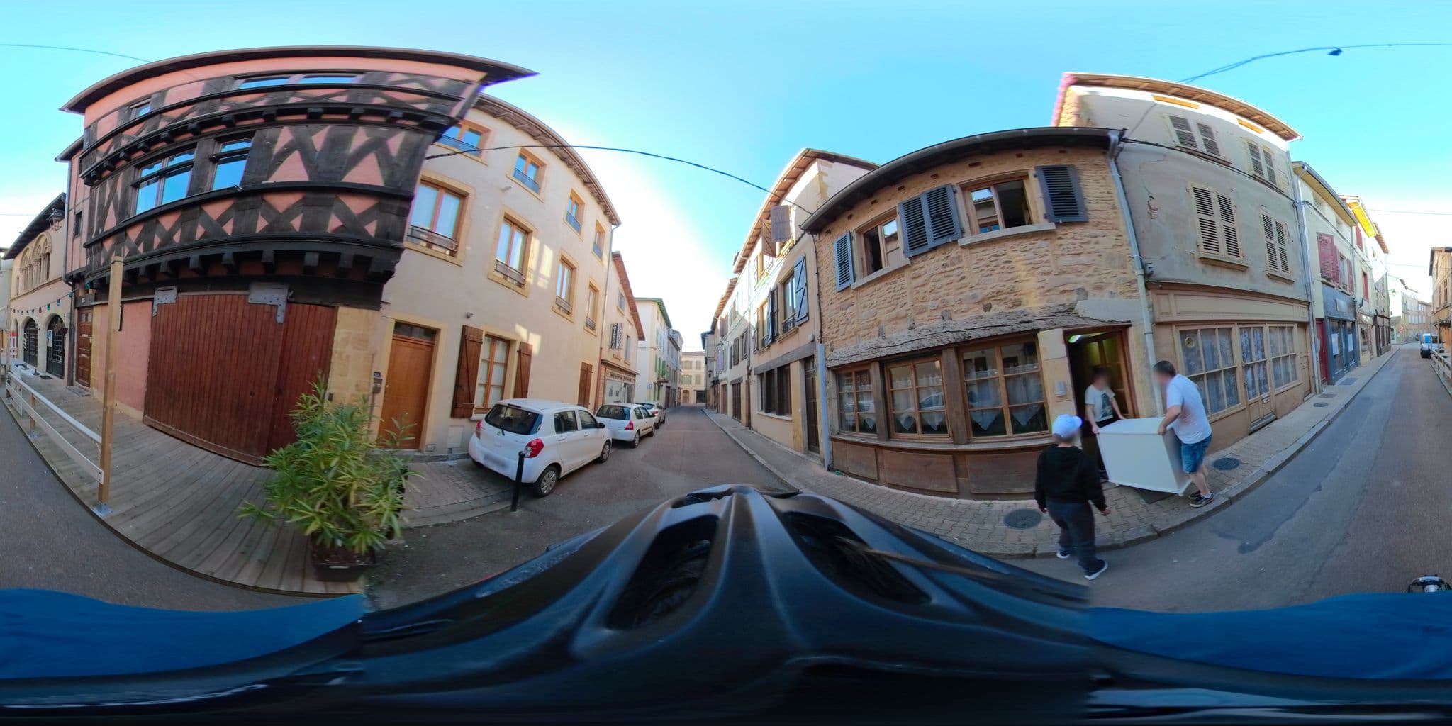 Street view near L'Escale Charliendine, Charlieu — © capmoustache (CC BY-SA · Mapillary)