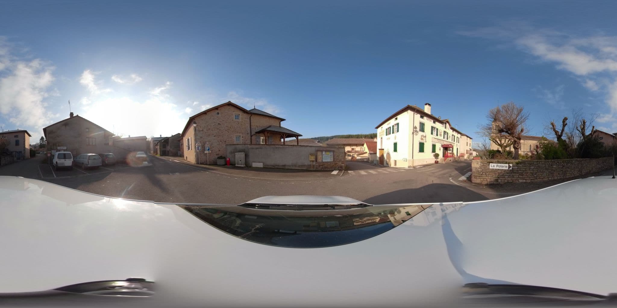 Street view near Le Relais des Coquassiers, La Roche-Vineuse — © serfim_cit_y (CC BY-SA · Mapillary)