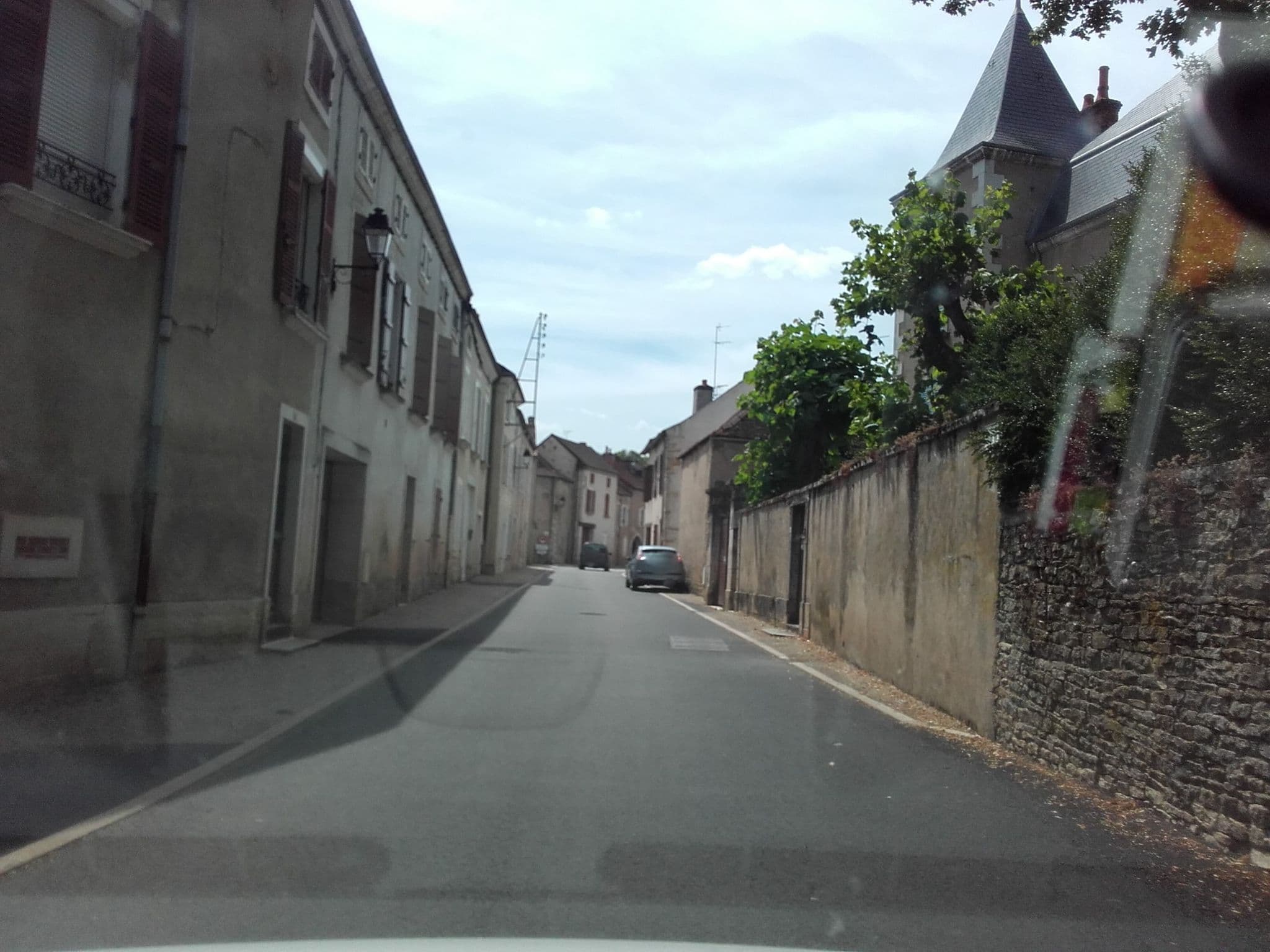 Street view near Manoir De Puyval, Rully — © alexcorioze (CC BY-SA · Mapillary)