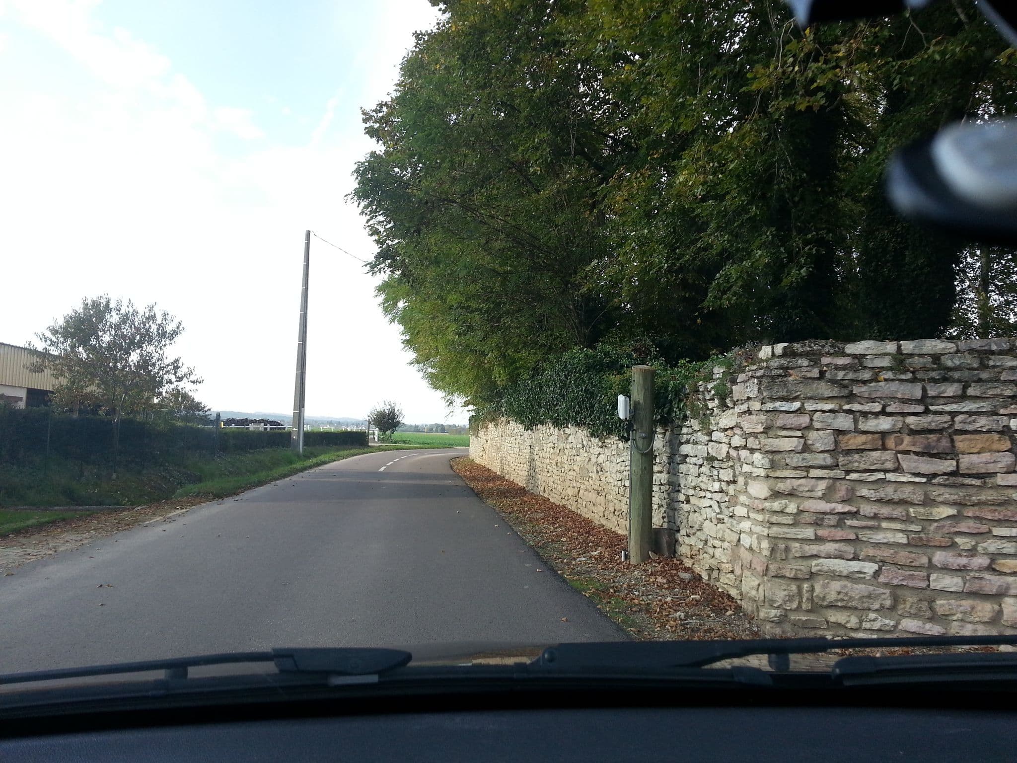 Street view near Domaine de Moulin Madame, Dracy-le-Fort — © zerpou (CC BY-SA · Mapillary)