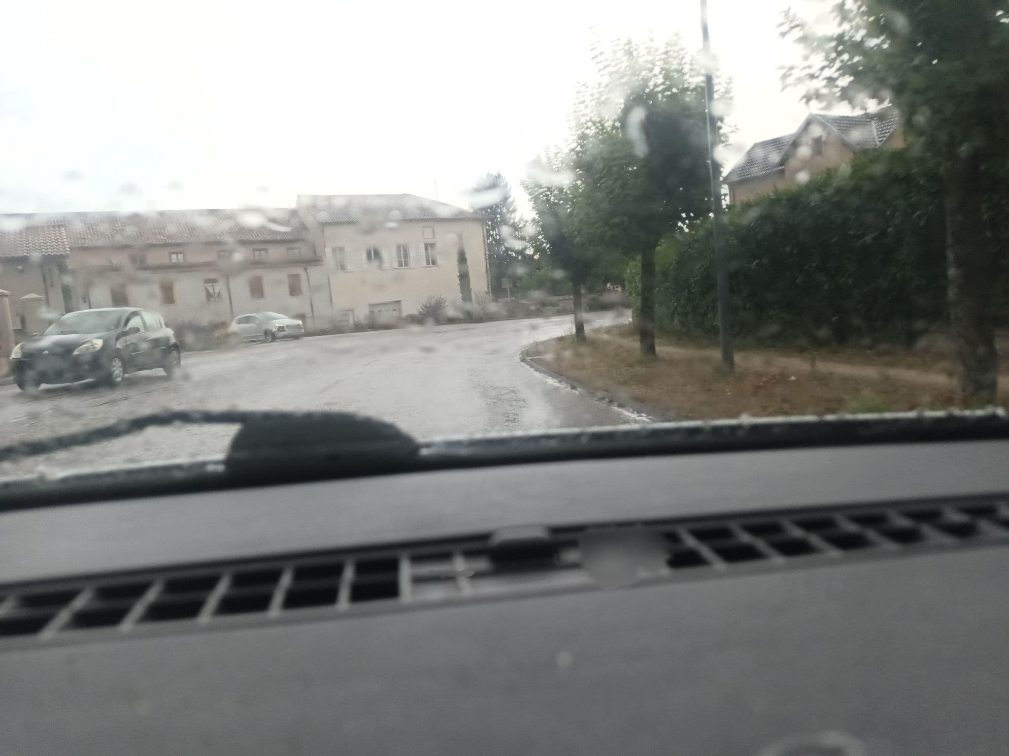 Street view near Carrette Michel, Tournus — © xingewen (CC BY-SA · Mapillary)