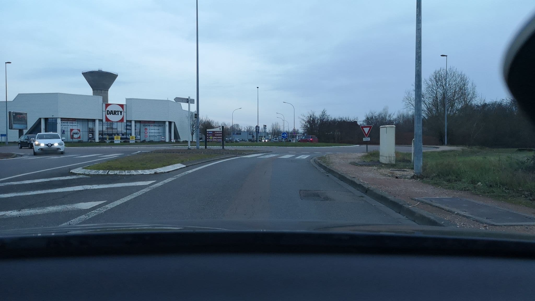 Street view near Selectour - Voyages Girardot, Chalon-sur-Saône — © globeur (CC BY-SA · Mapillary)