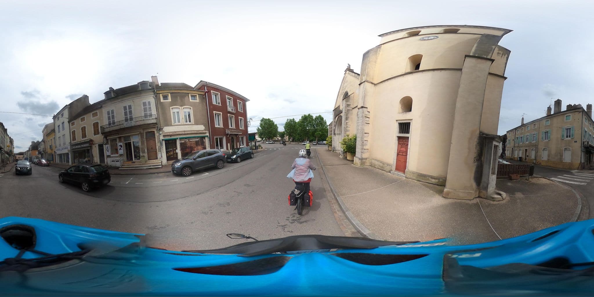Street view near Hôtel Restaurant des Trois Maures, Verdun-sur-le-Doubs — © padididejurbise (CC BY-SA · Mapillary)
