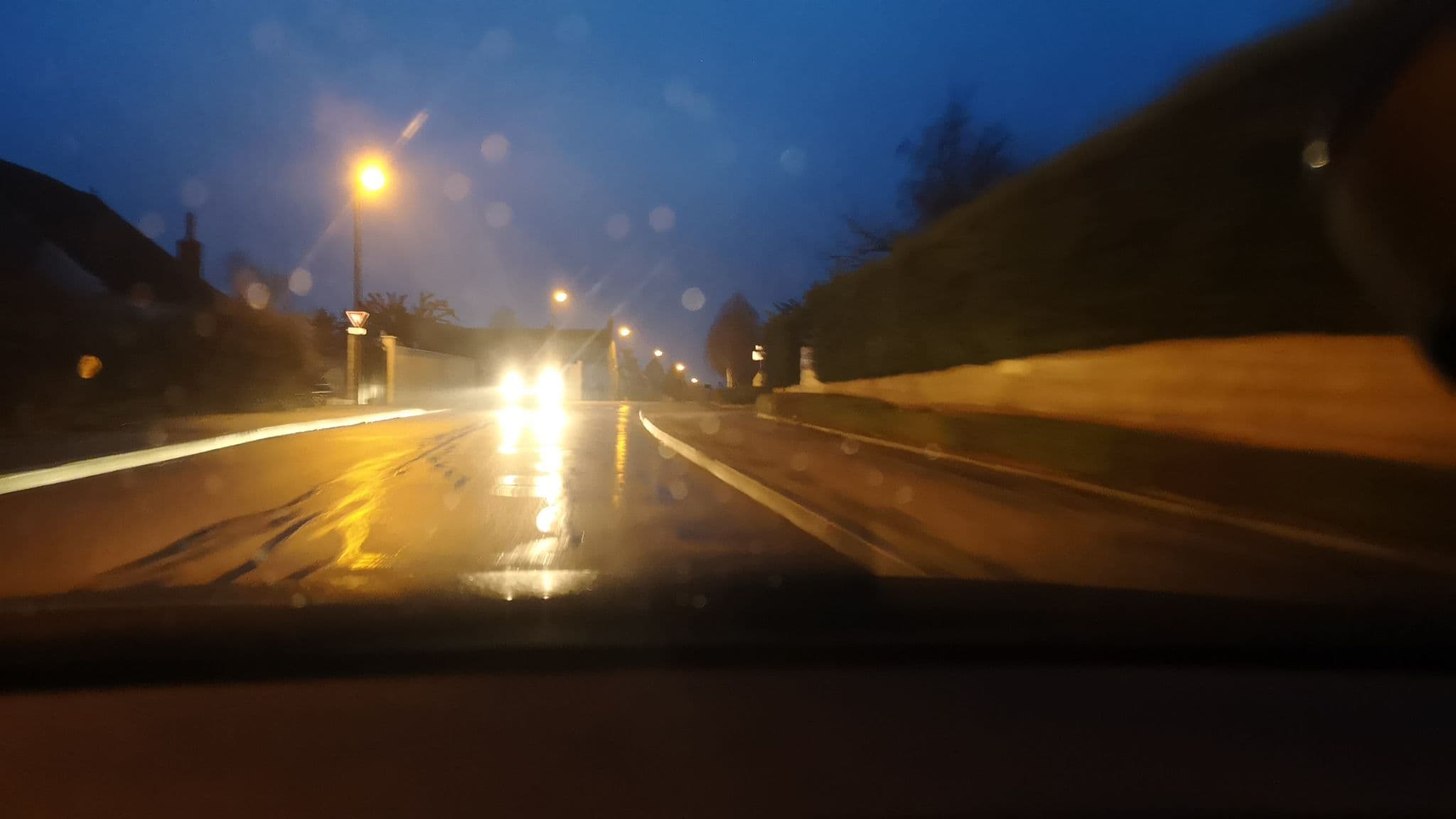 Street view near la longère bourguignonne, Demigny — © globeur (CC BY-SA · Mapillary)