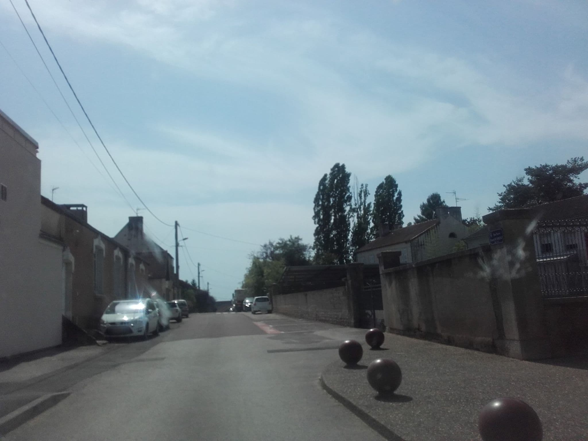 Street view near La Dominotte Earl, Demigny — © alexcorioze (CC BY-SA · Mapillary)