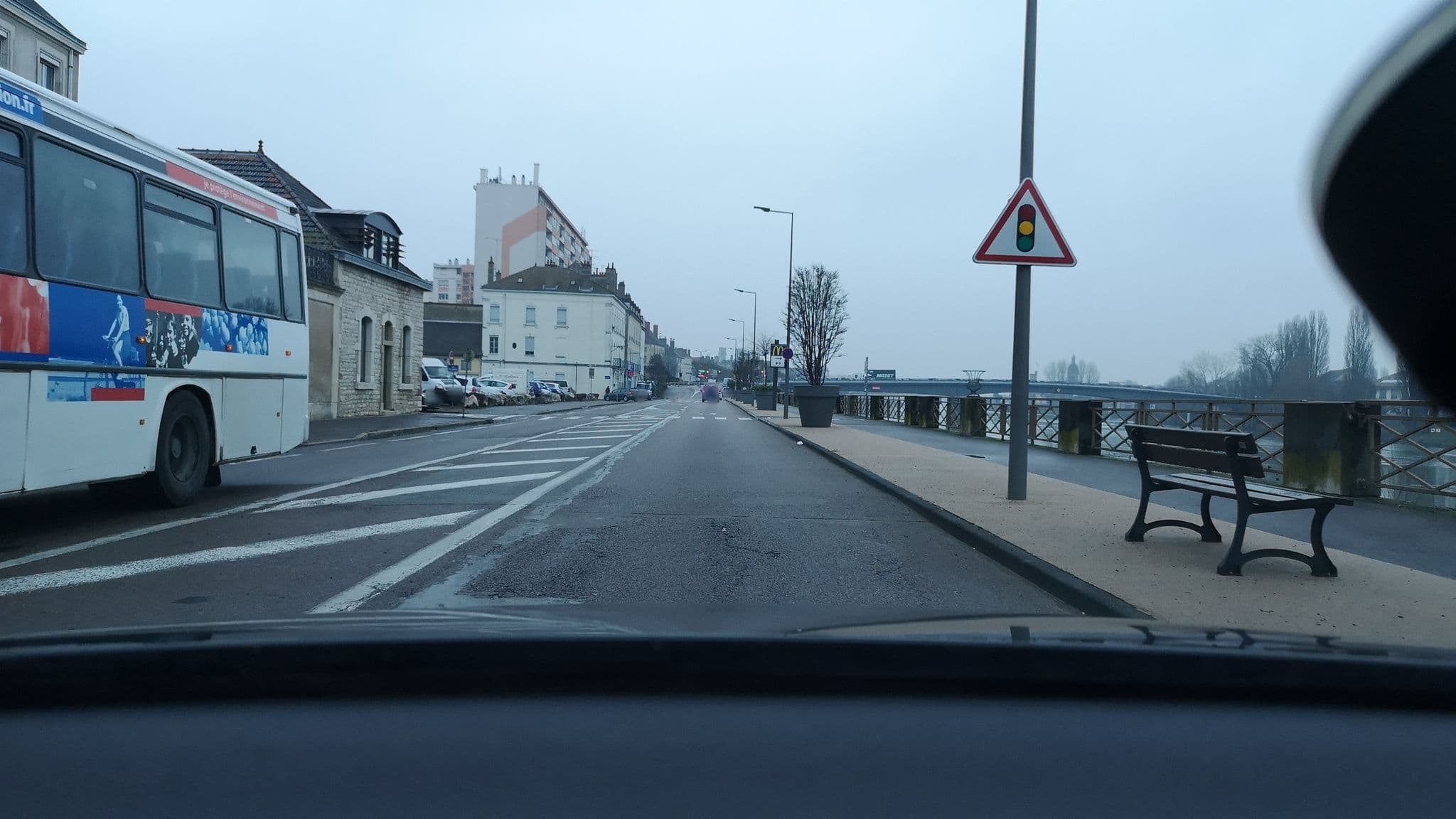 Street view near Hotel Syracuse, Chalon-sur-Saône — © globeur (CC BY-SA · Mapillary)