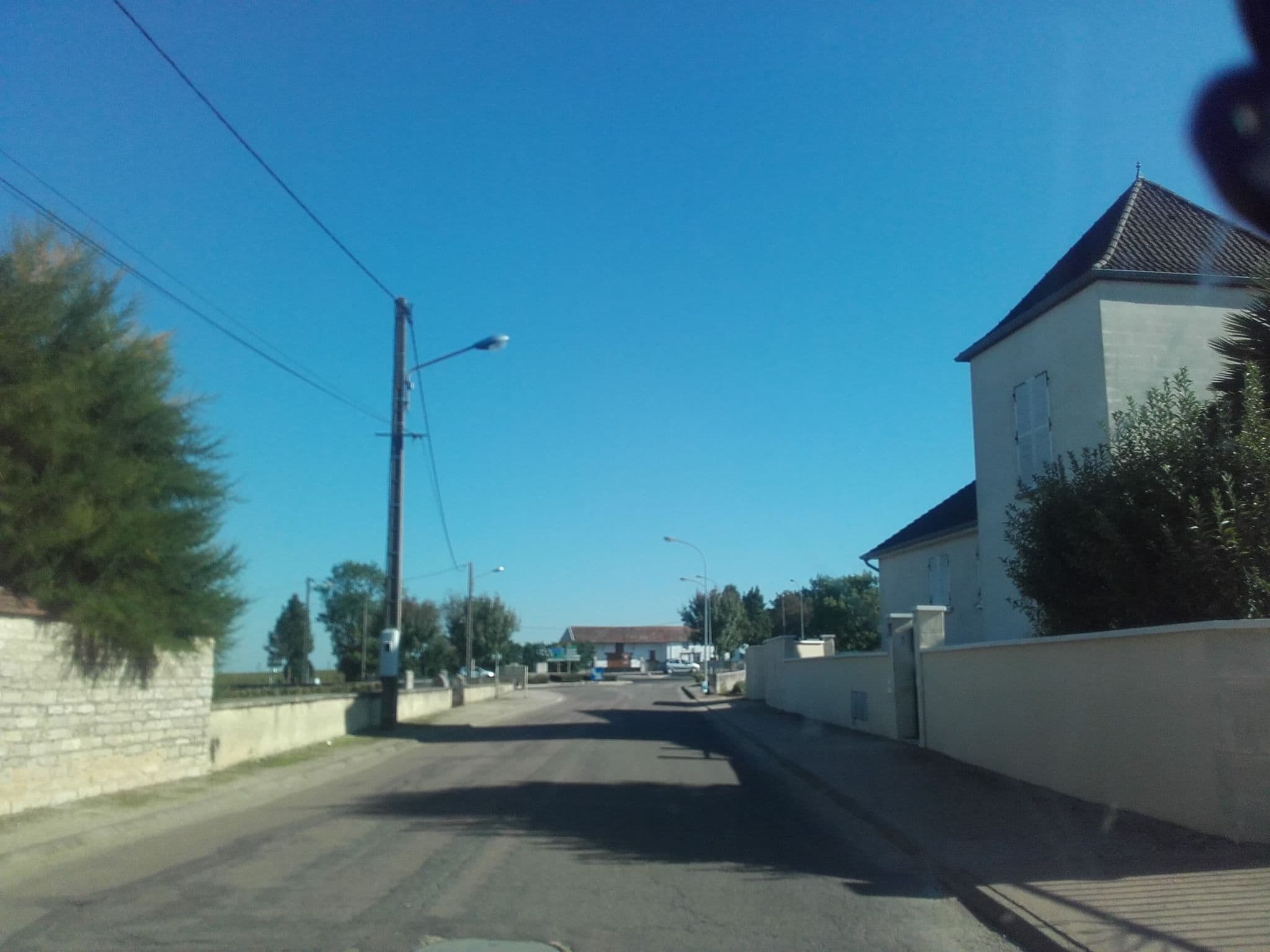 Street view near Domaine des Closeaux, Corpeau — © alexcorioze (CC BY-SA · Mapillary)