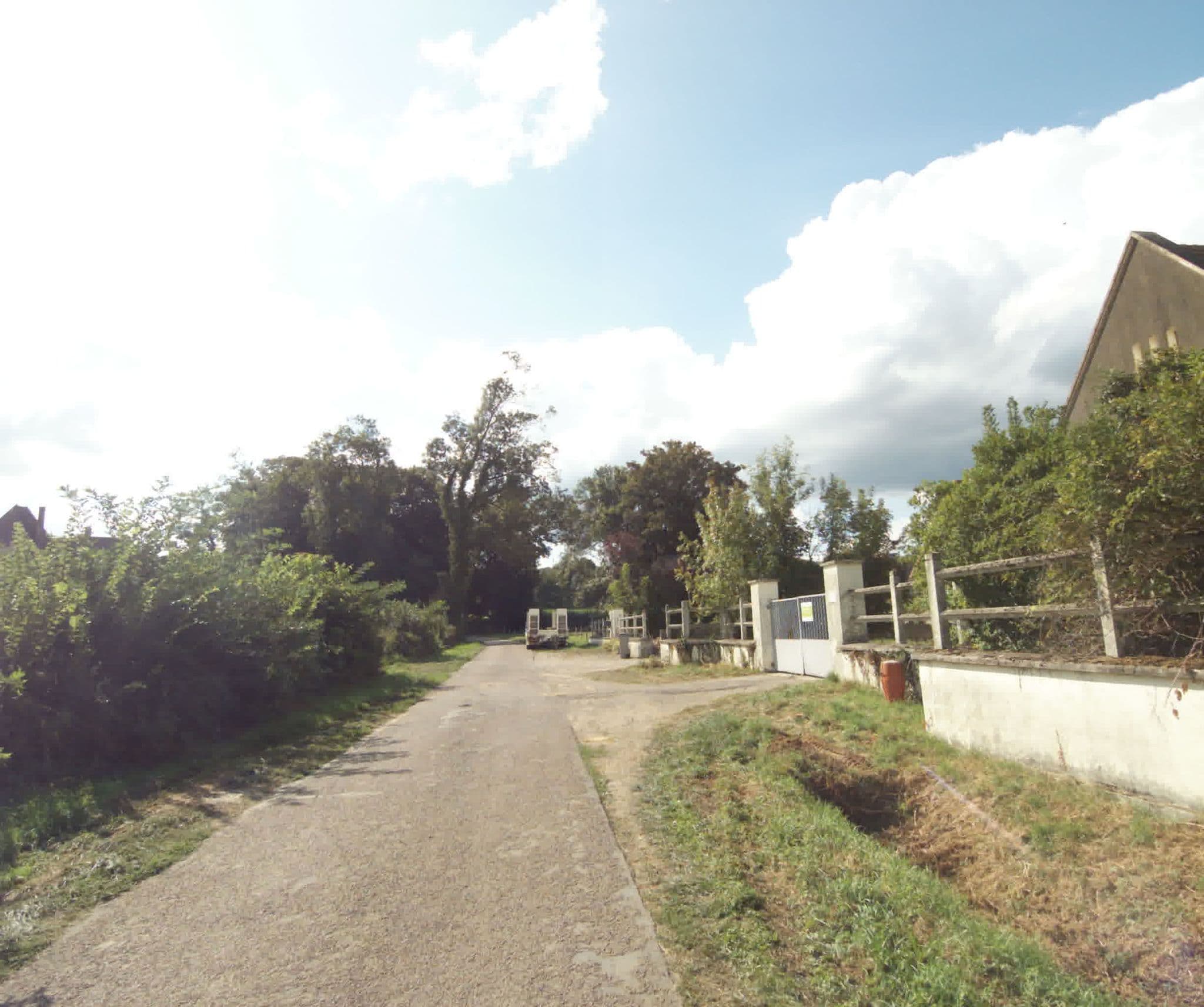 Street view near La Ferme du Bois de Plottes, Tournus — © sogefi (CC BY-SA · Mapillary)