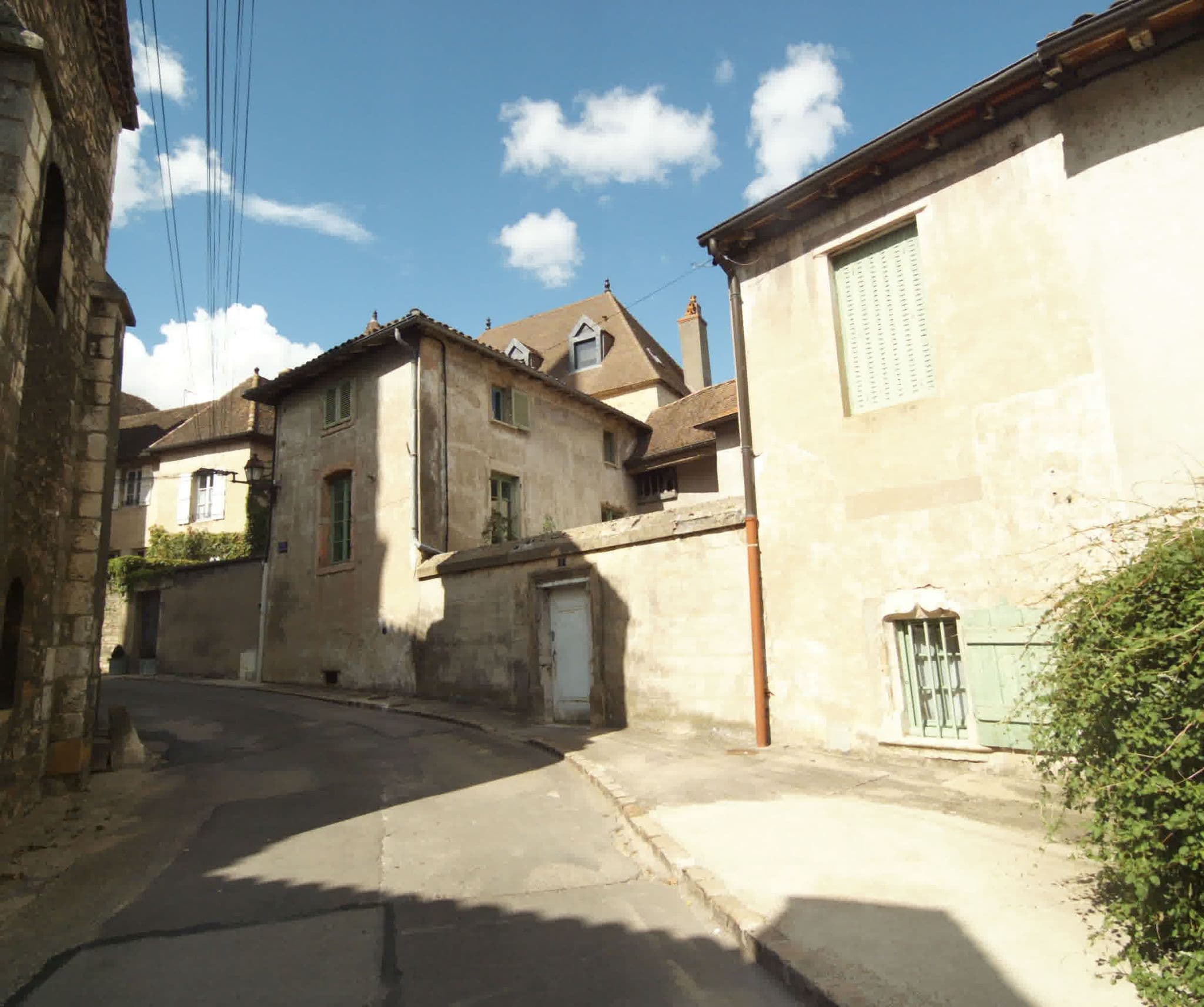 Street view near la Tour du Tresorier, Tournus — © sogefi (CC BY-SA · Mapillary)