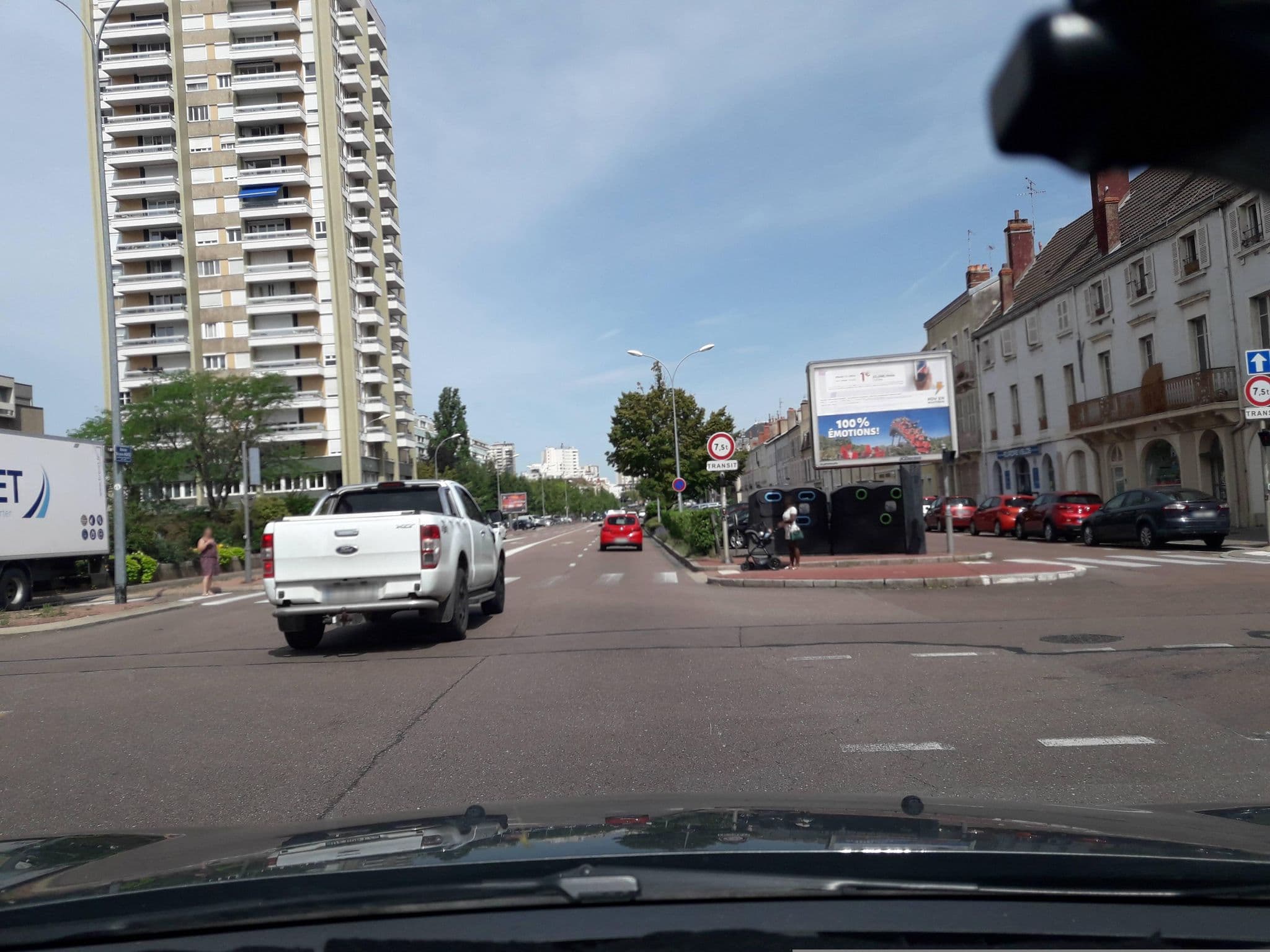 Street view near Smereb, Chalon-sur-Saône — © eric_s (CC BY-SA · Mapillary)