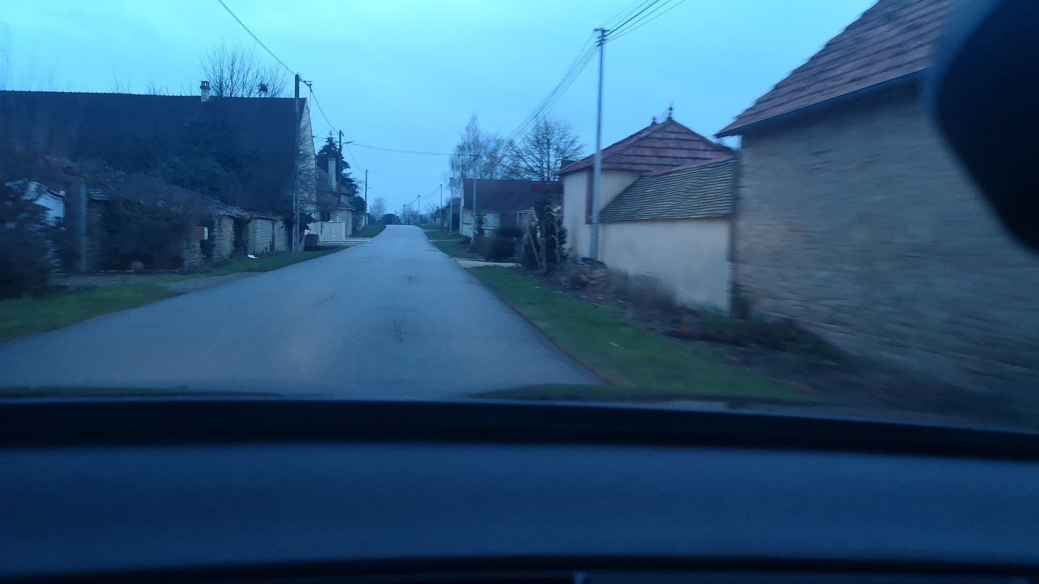 Street view near La Loubertine, Demigny — © globeur (CC BY-SA · Mapillary)
