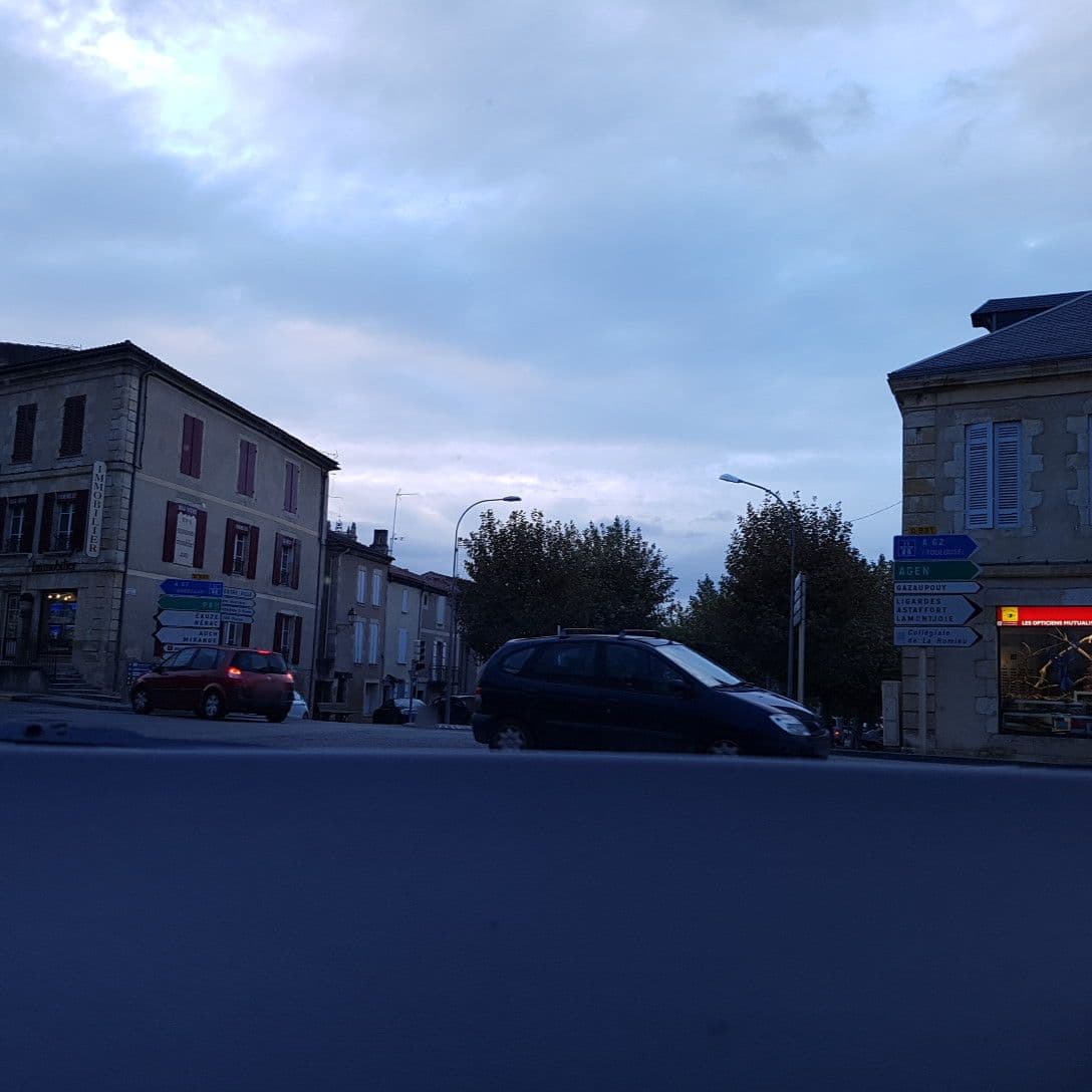 Street view near Pause ton sac, Condom — © bernardvoyageur (CC BY-SA · Mapillary)
