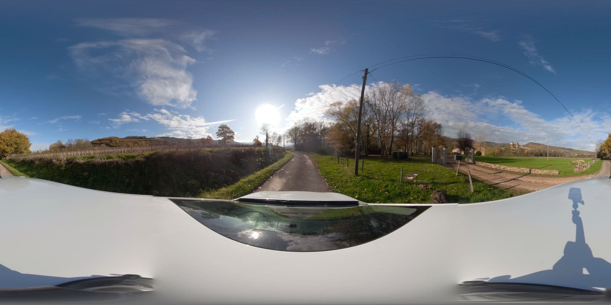 Street view near Le Pré du Château, La Roche-Vineuse — © serfim_cit_y (CC BY-SA · Mapillary)